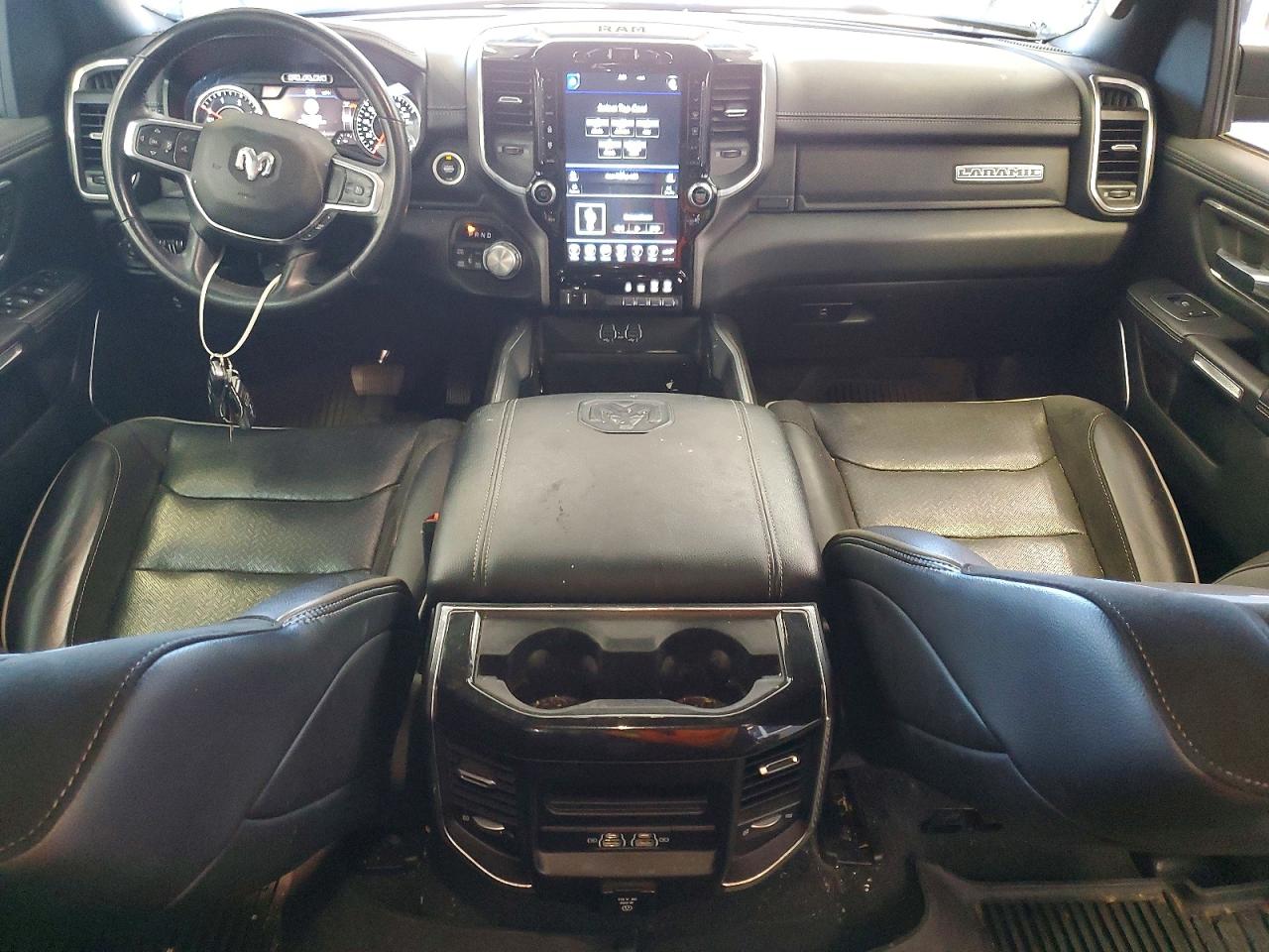 2021 Ram 1500 Laramie Silver vin: 1C6SRFJM1MN680607