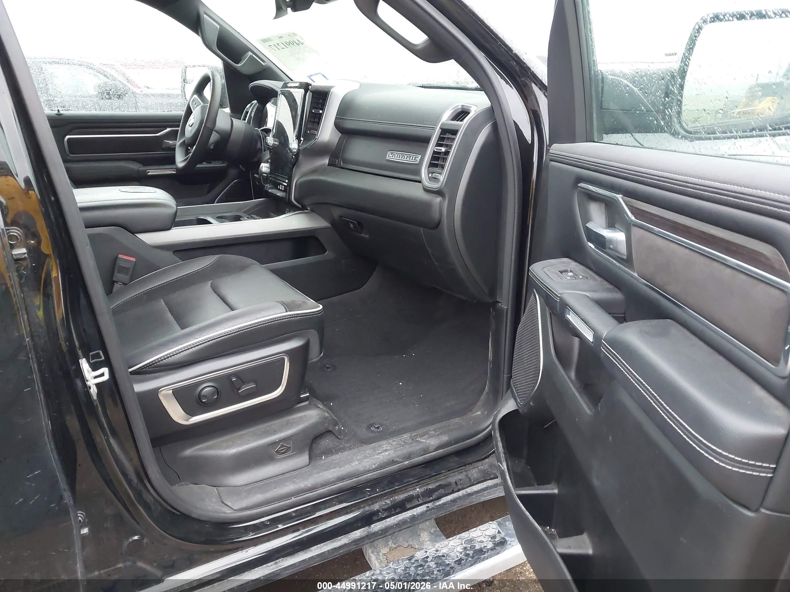 2025 Ram 1500 Laramie  4x4 5'7 Box Черный vin: 1C6SRFJP7SN529892