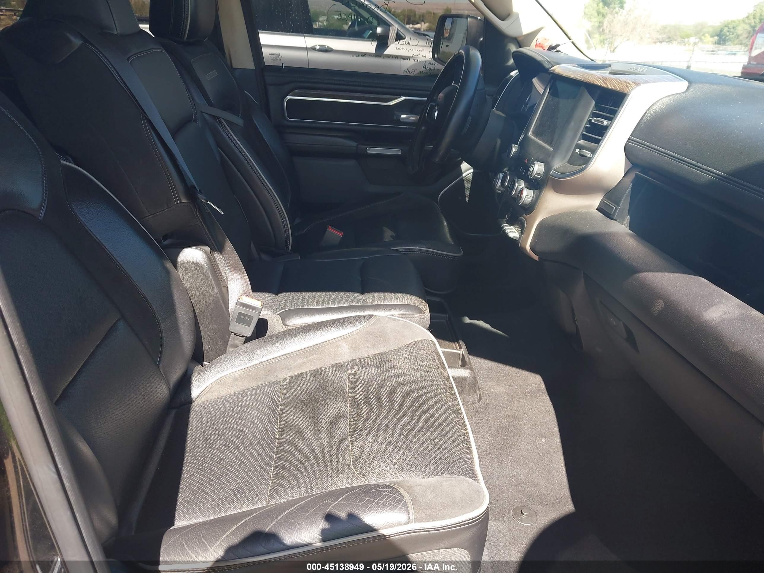 2019 Ram 1500 Laramie  4x4 5'7 Box Black vin: 1C6SRFJT2KN677509