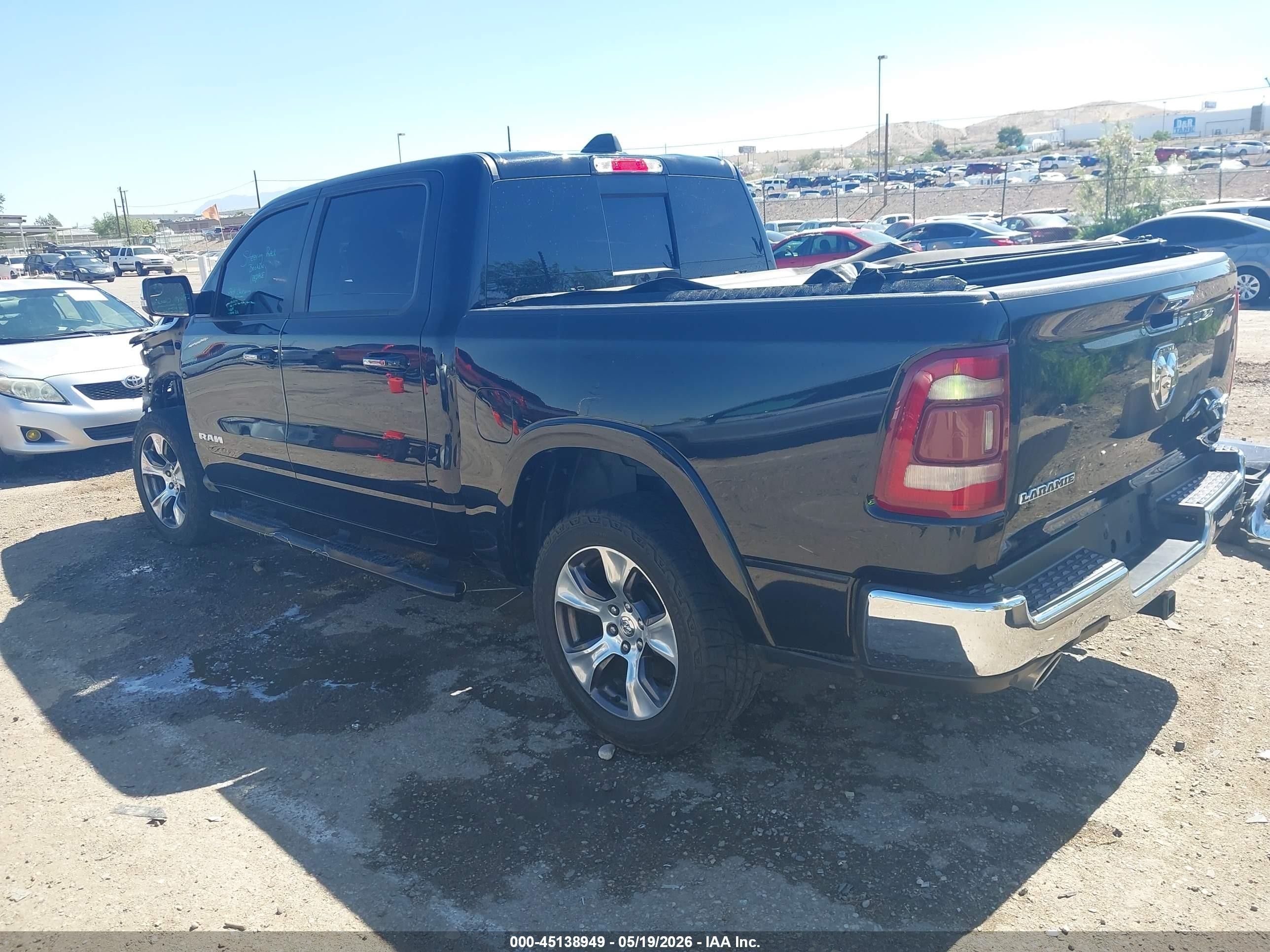 2019 Ram 1500 Laramie  4x4 5'7 Box Black vin: 1C6SRFJT2KN677509