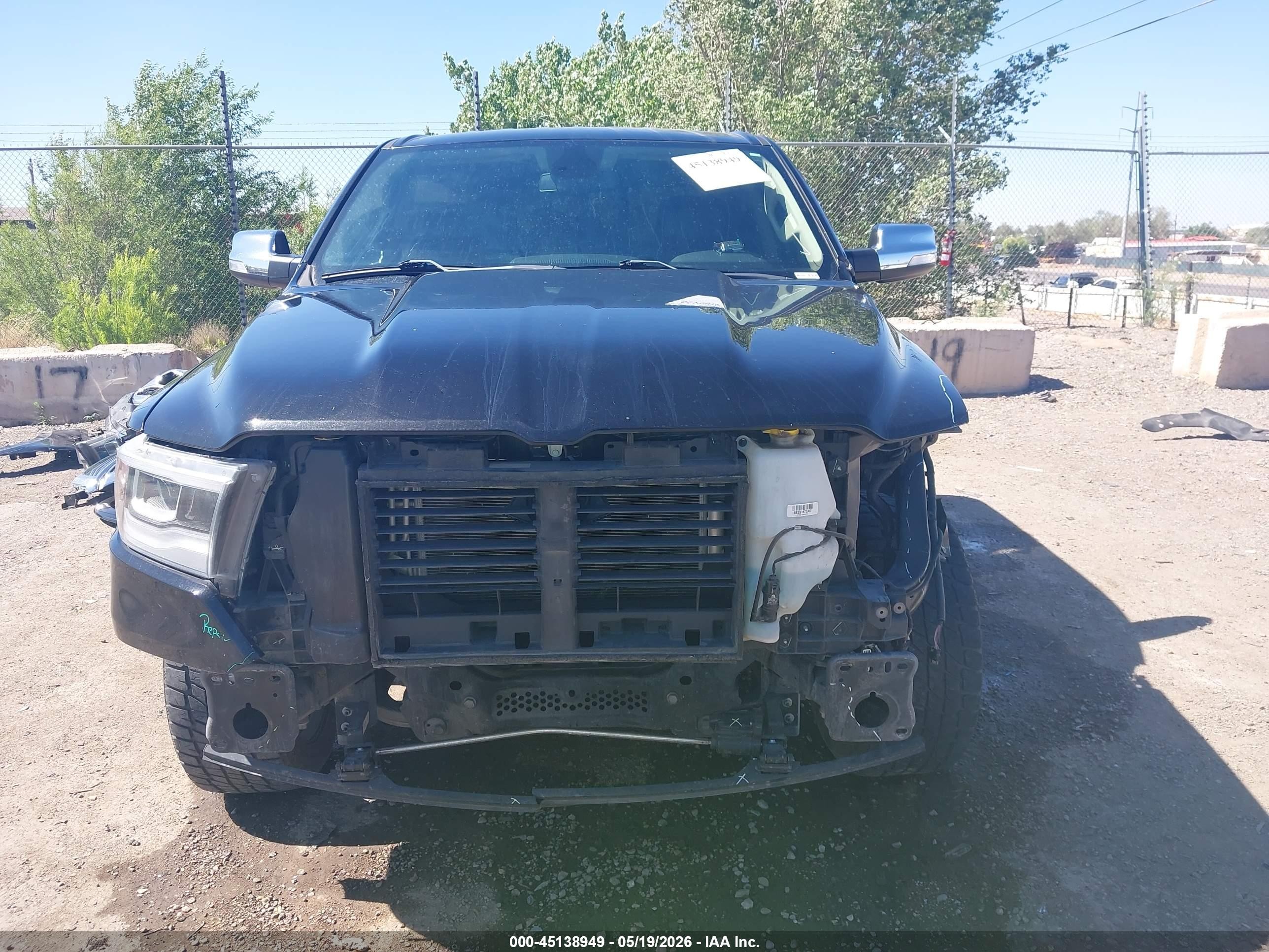 2019 Ram 1500 Laramie  4x4 5'7 Box Black vin: 1C6SRFJT2KN677509