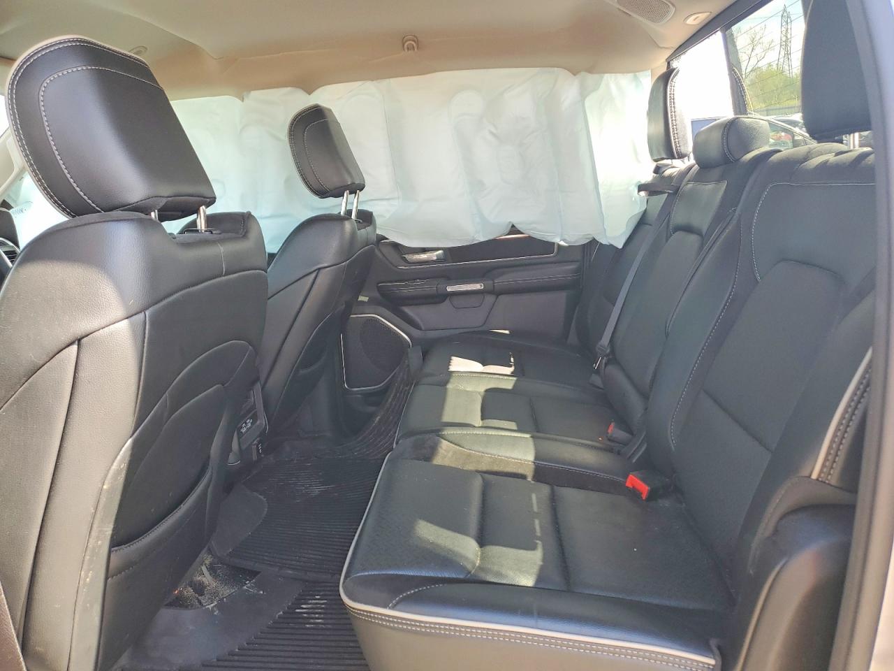 2021 Ram 1500 Laramie Silver vin: 1C6SRFJT2MN735718