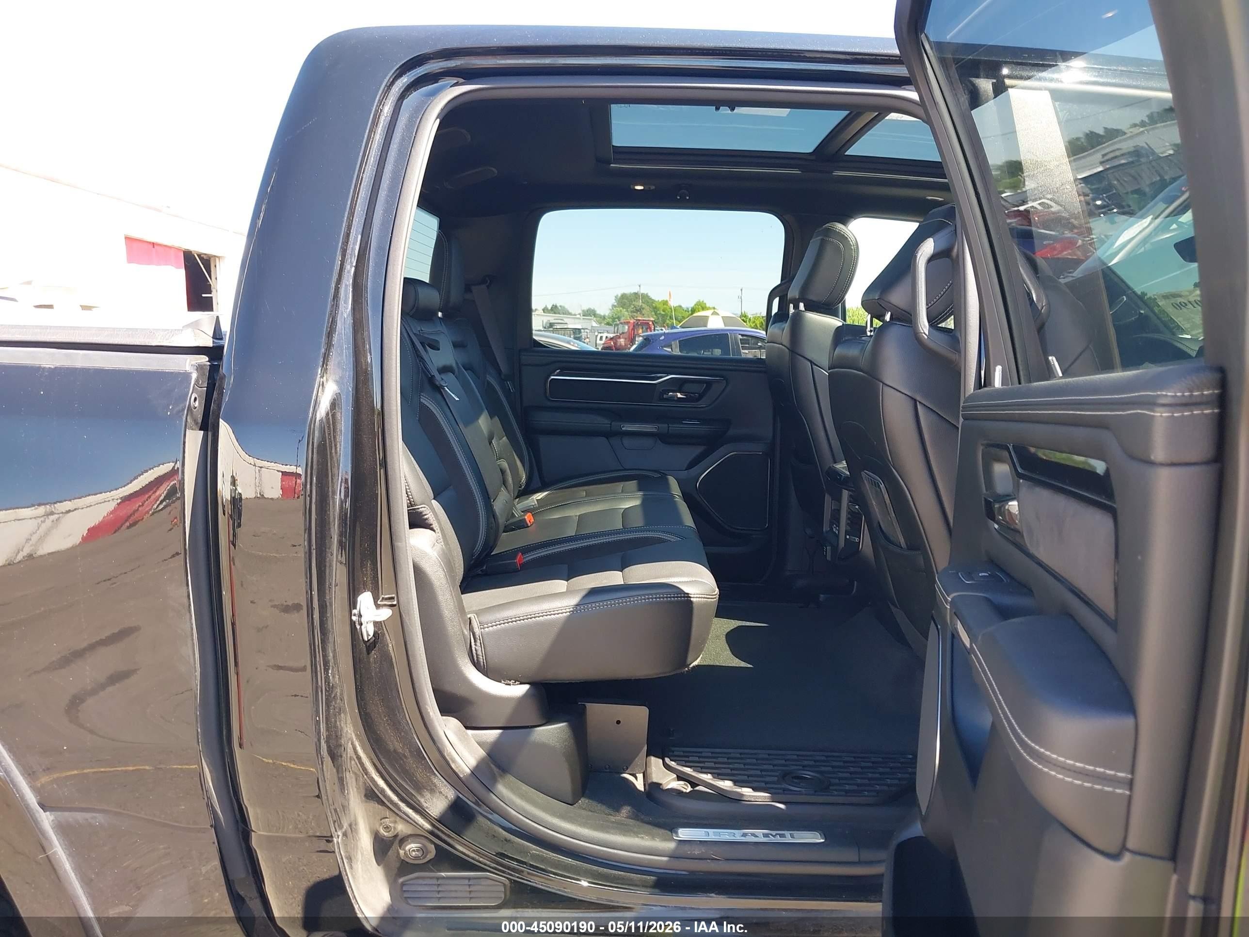 2022 Ram 1500 Laramie  4x4 5'7 Box Black vin: 1C6SRFJT2NN344666