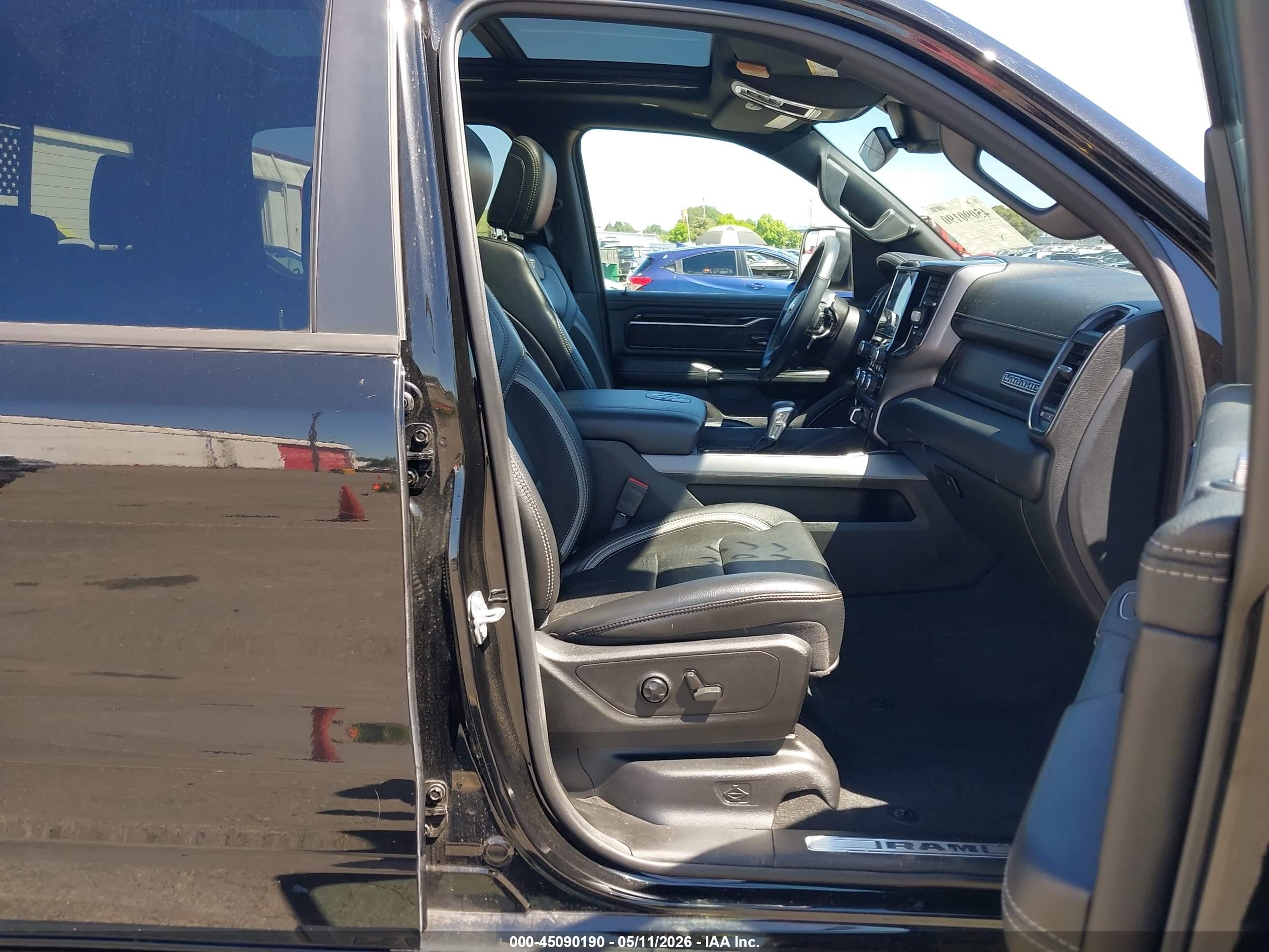 2022 Ram 1500 Laramie  4x4 5'7 Box Black vin: 1C6SRFJT2NN344666