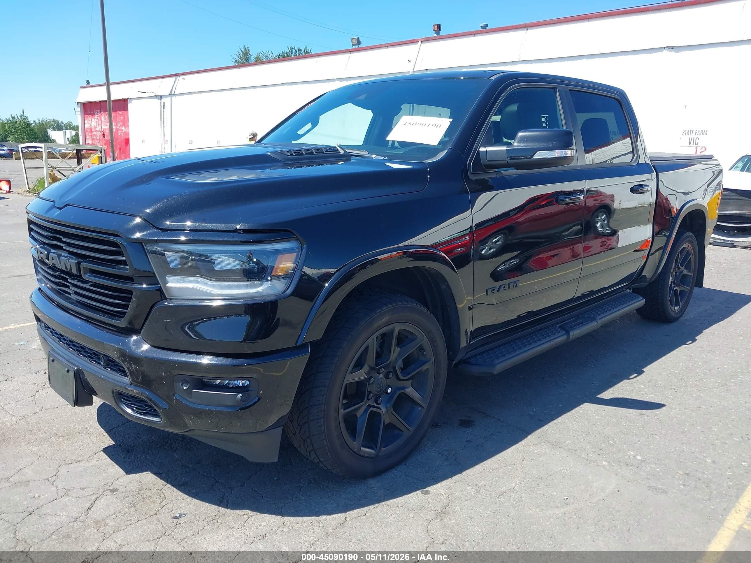 2022 Ram 1500 Laramie  4x4 5'7 Box Black vin: 1C6SRFJT2NN344666