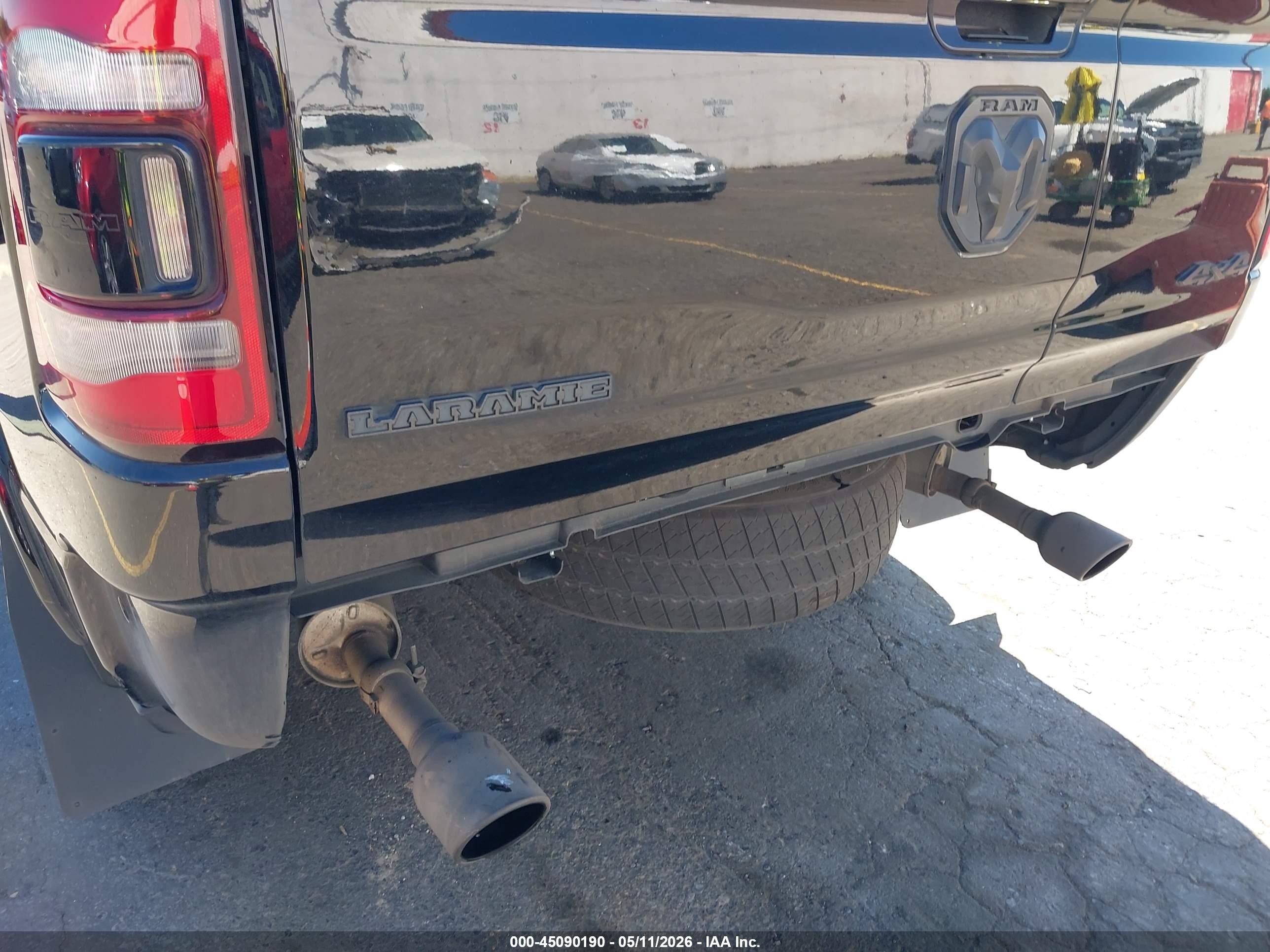 2022 Ram 1500 Laramie  4x4 5'7 Box Black vin: 1C6SRFJT2NN344666