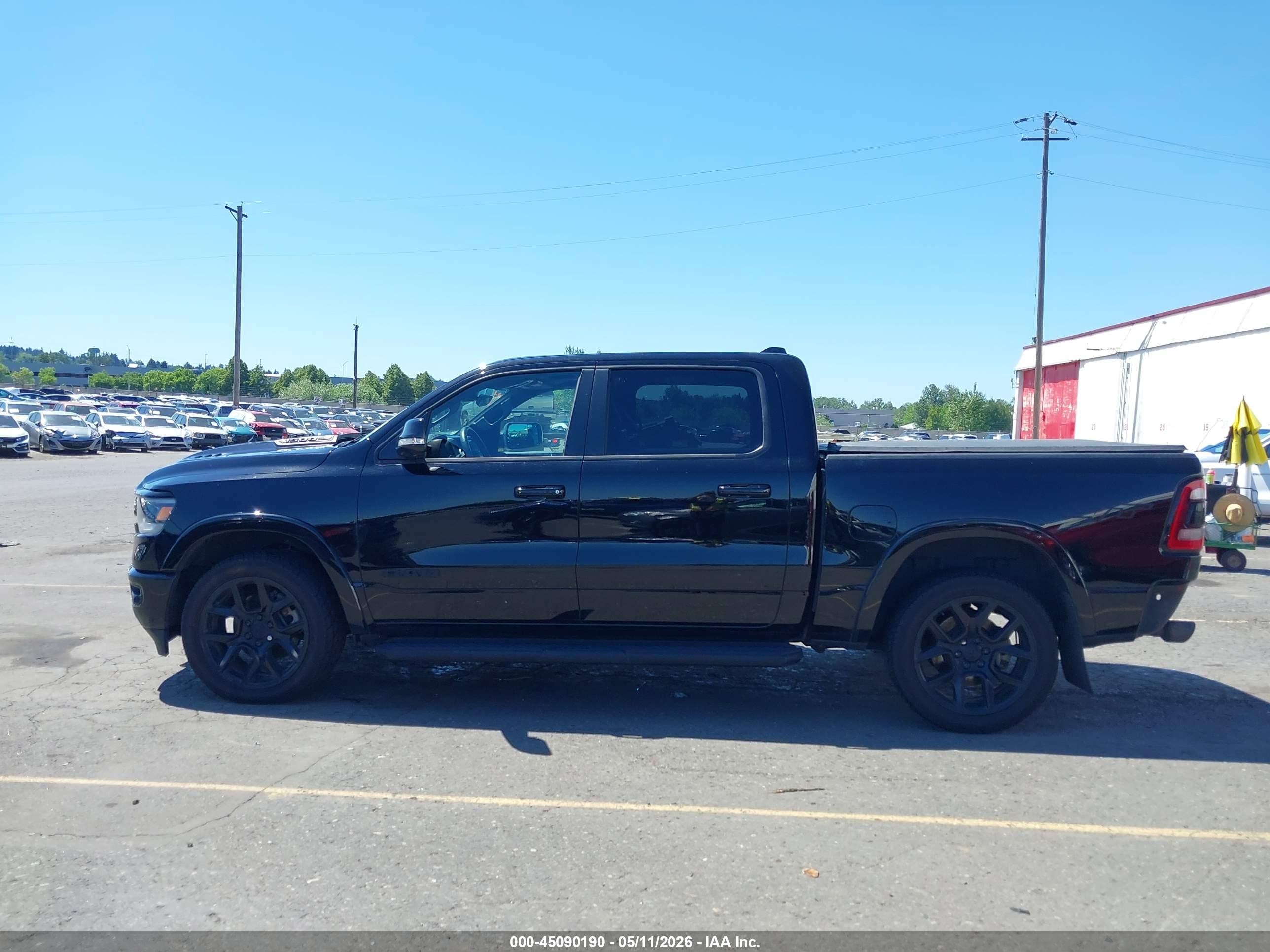 2022 Ram 1500 Laramie  4x4 5'7 Box Black vin: 1C6SRFJT2NN344666