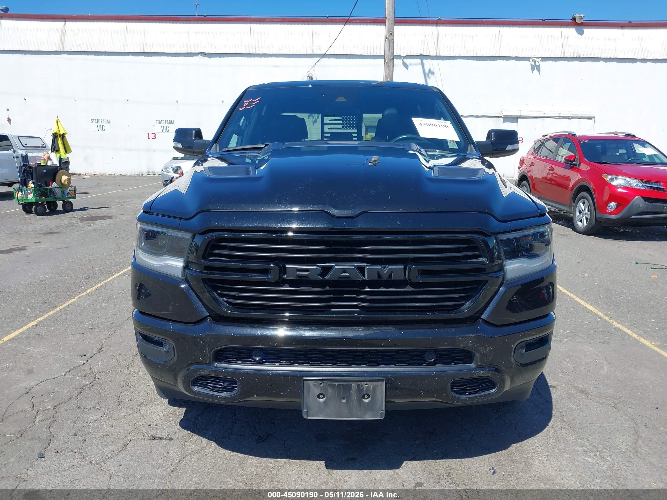 2022 Ram 1500 Laramie  4x4 5'7 Box Black vin: 1C6SRFJT2NN344666