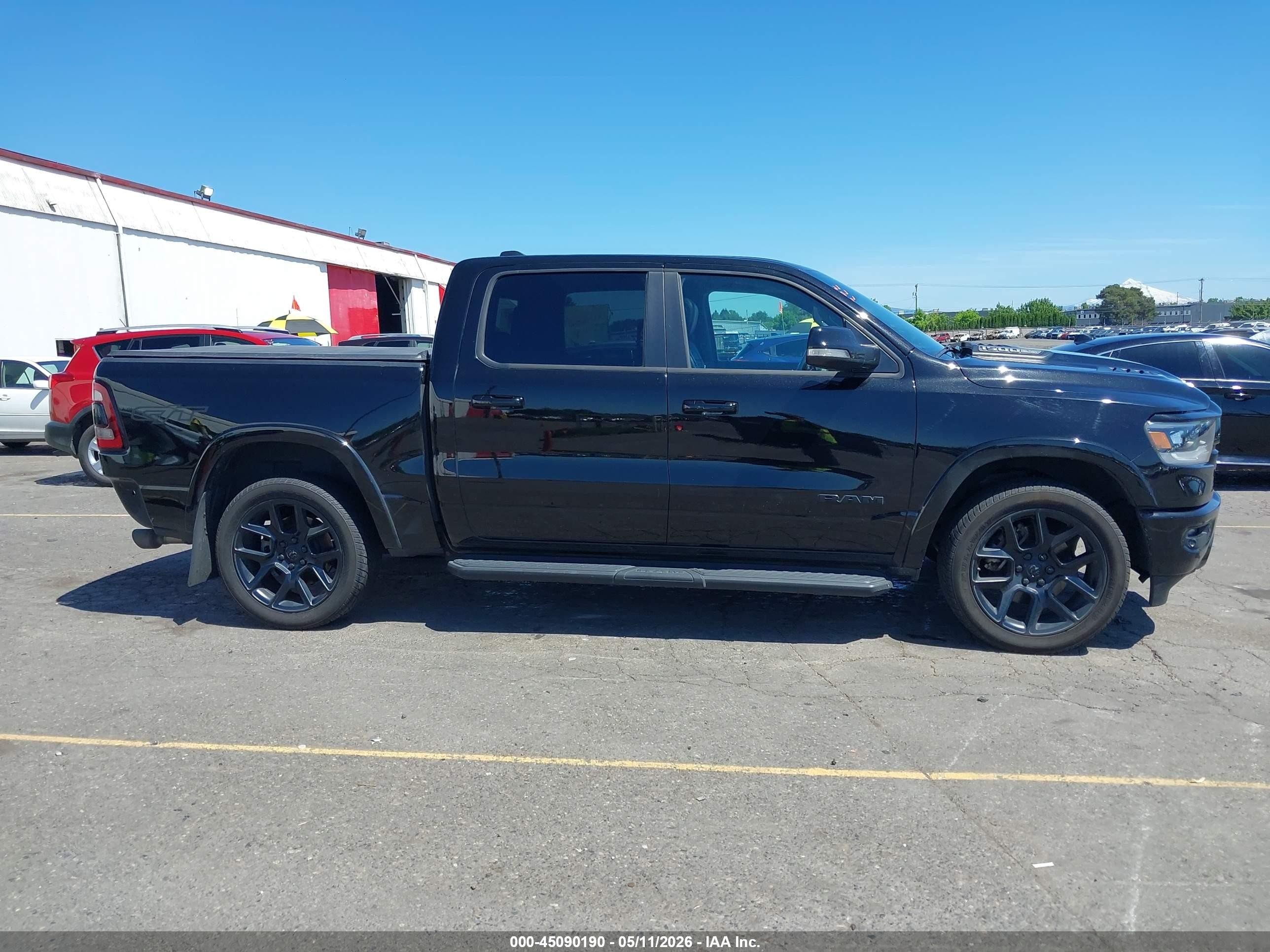 2022 Ram 1500 Laramie  4x4 5'7 Box Black vin: 1C6SRFJT2NN344666