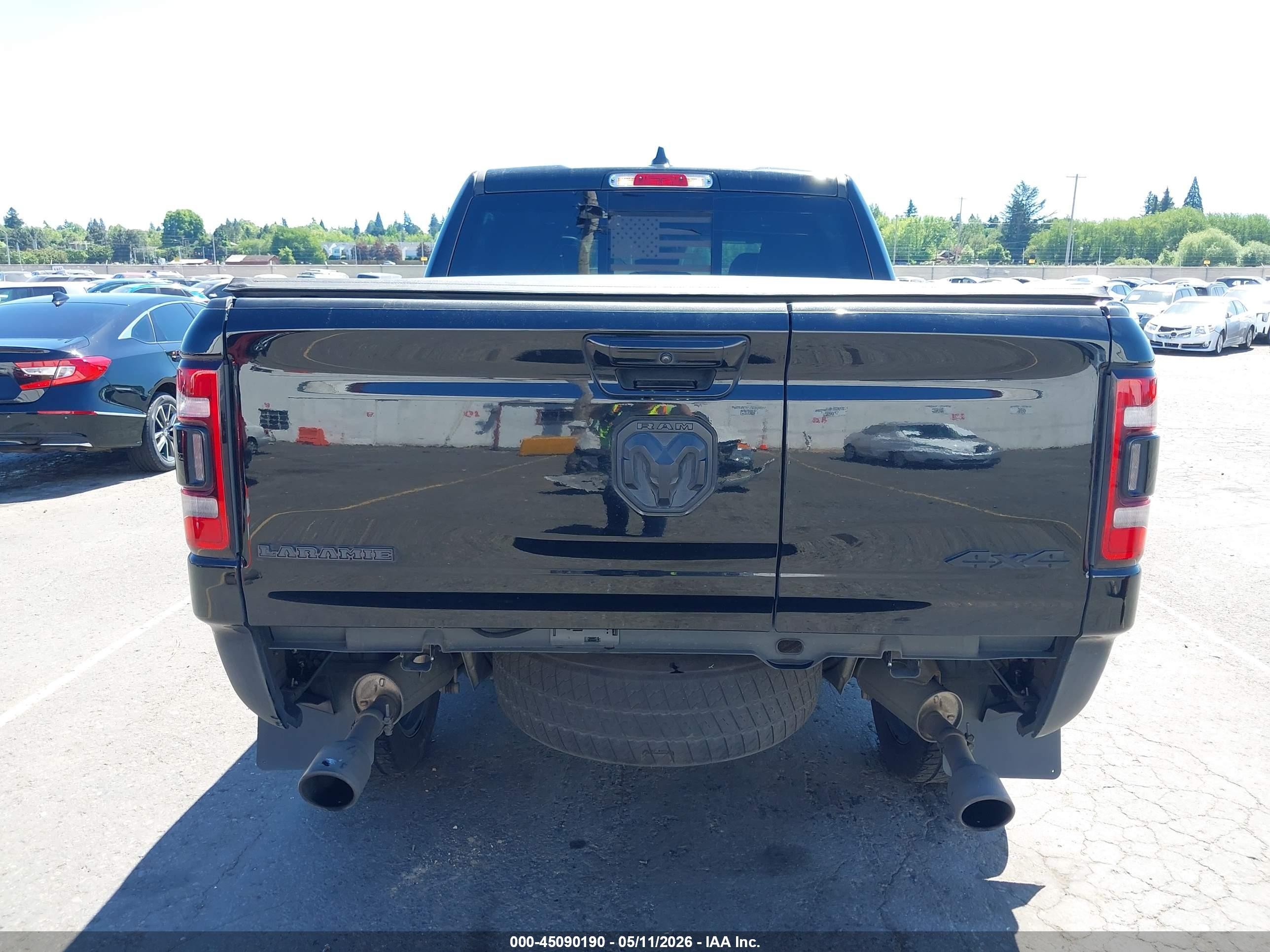 2022 Ram 1500 Laramie  4x4 5'7 Box Black vin: 1C6SRFJT2NN344666