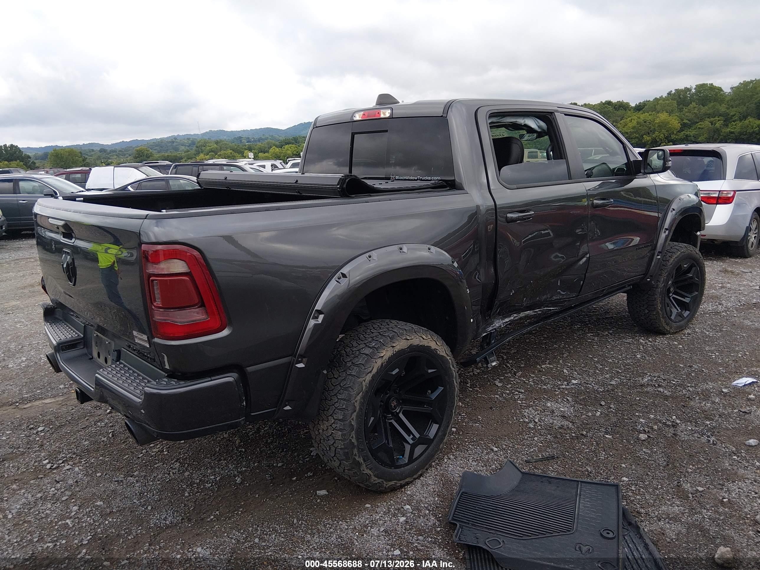2024 Ram 1500 Laramie  4x4 5'7 Box Черный vin: 1C6SRFJT2RN227224