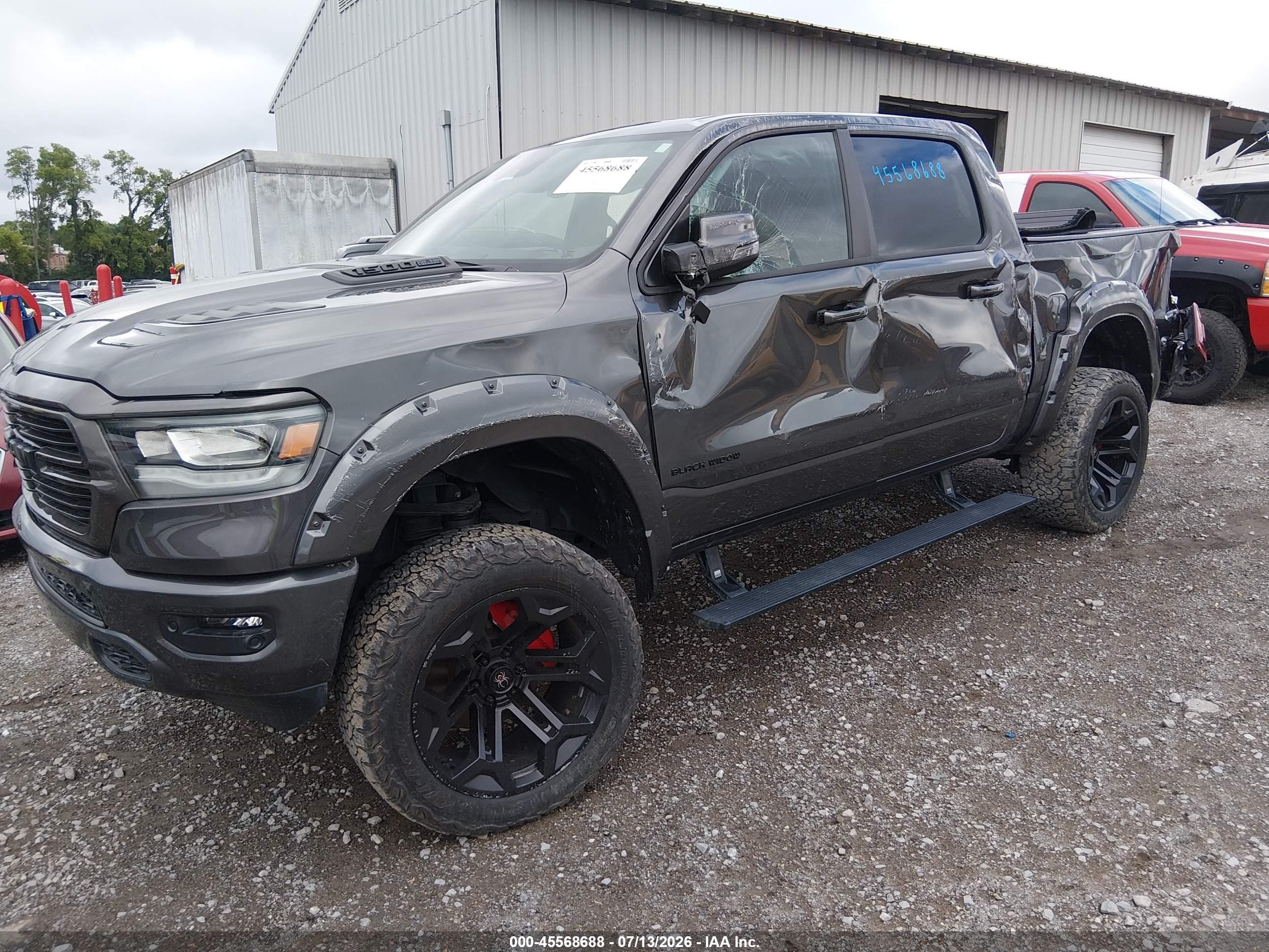 2024 Ram 1500 Laramie  4x4 5'7 Box Черный vin: 1C6SRFJT2RN227224