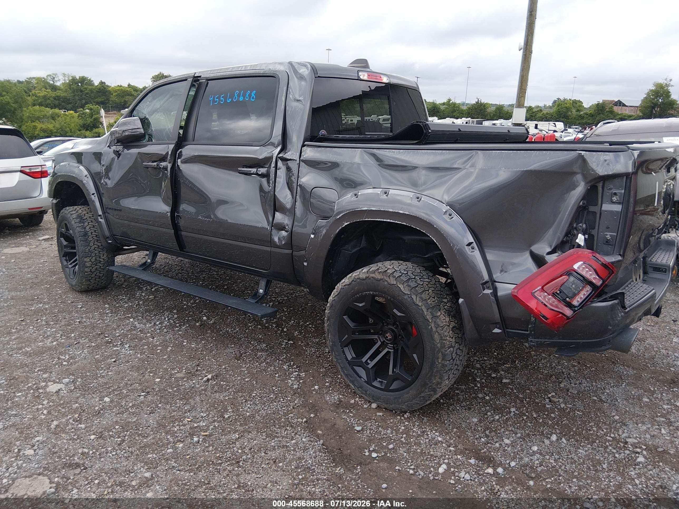 2024 Ram 1500 Laramie  4x4 5'7 Box Черный vin: 1C6SRFJT2RN227224