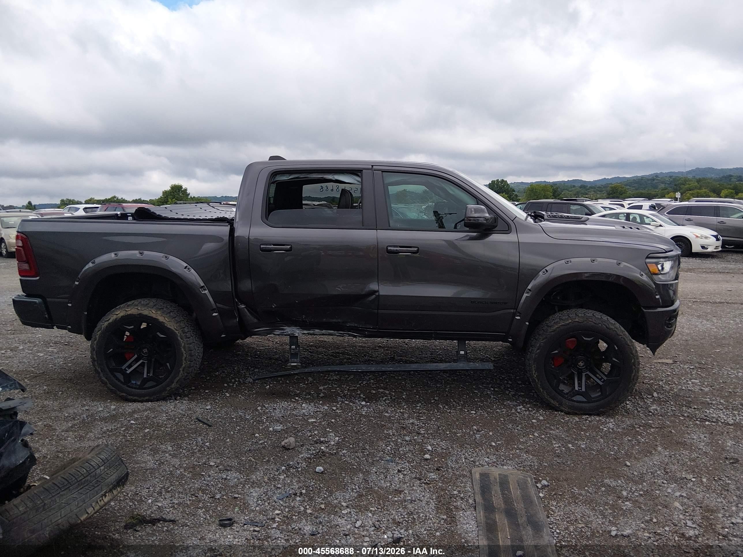 2024 Ram 1500 Laramie  4x4 5'7 Box Черный vin: 1C6SRFJT2RN227224