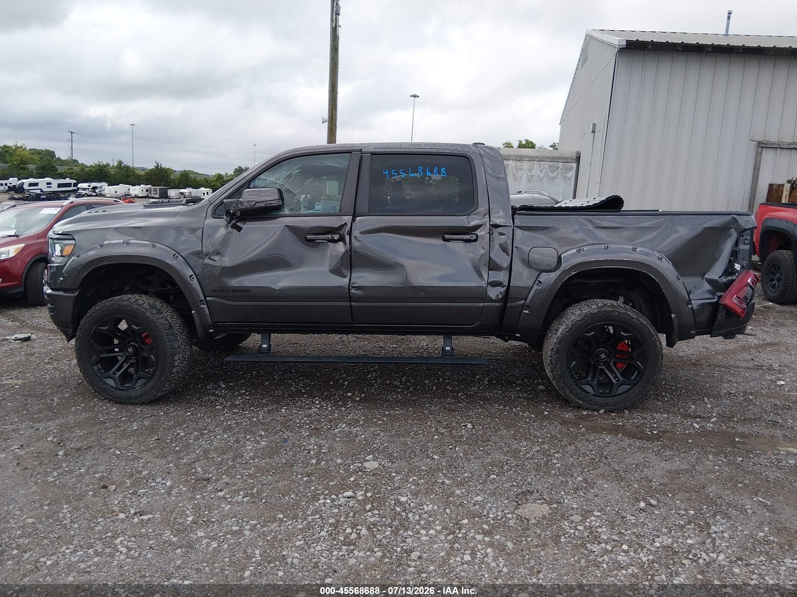 2024 Ram 1500 Laramie  4x4 5'7 Box Черный vin: 1C6SRFJT2RN227224