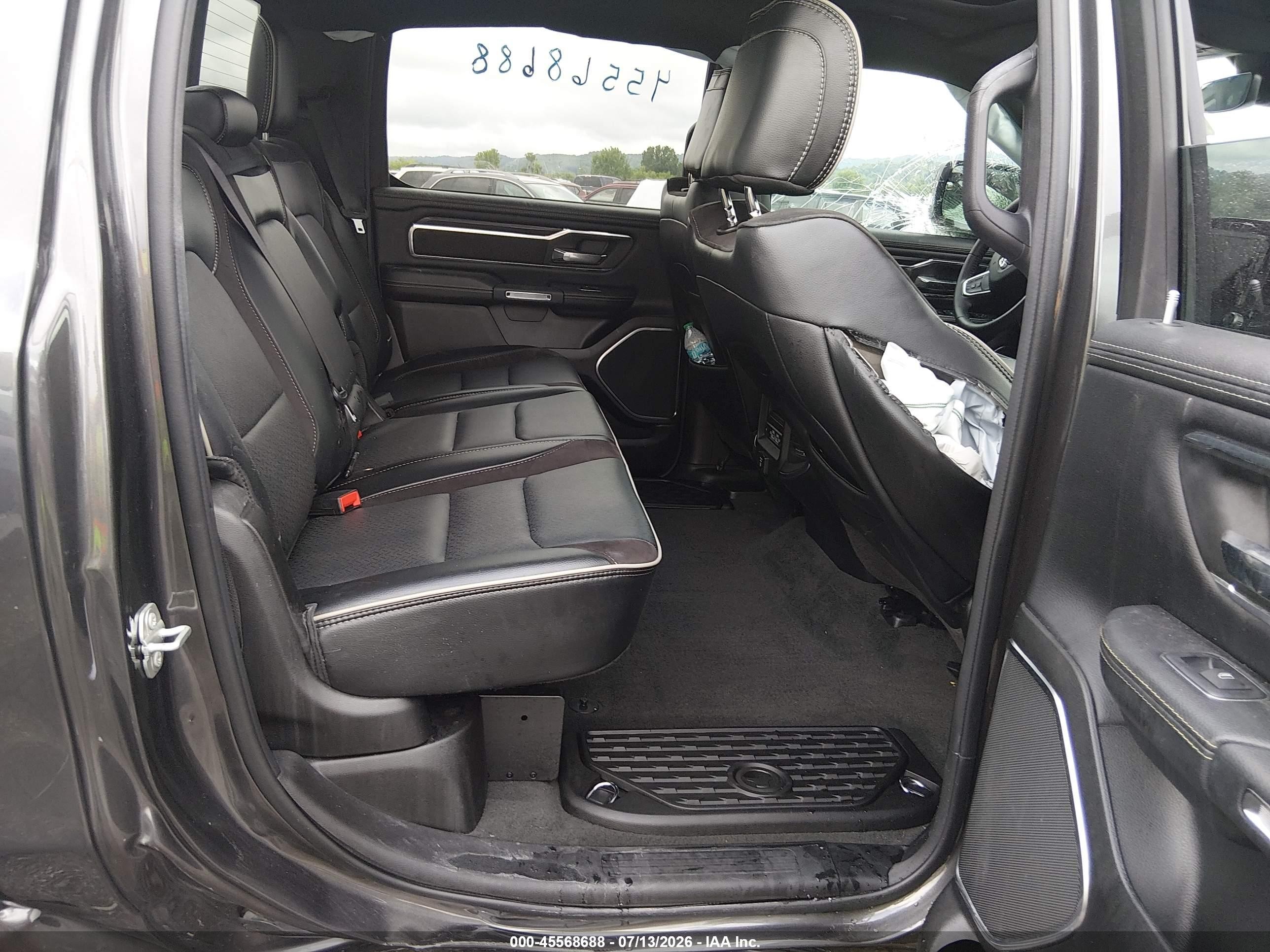 2024 Ram 1500 Laramie  4x4 5'7 Box Черный vin: 1C6SRFJT2RN227224