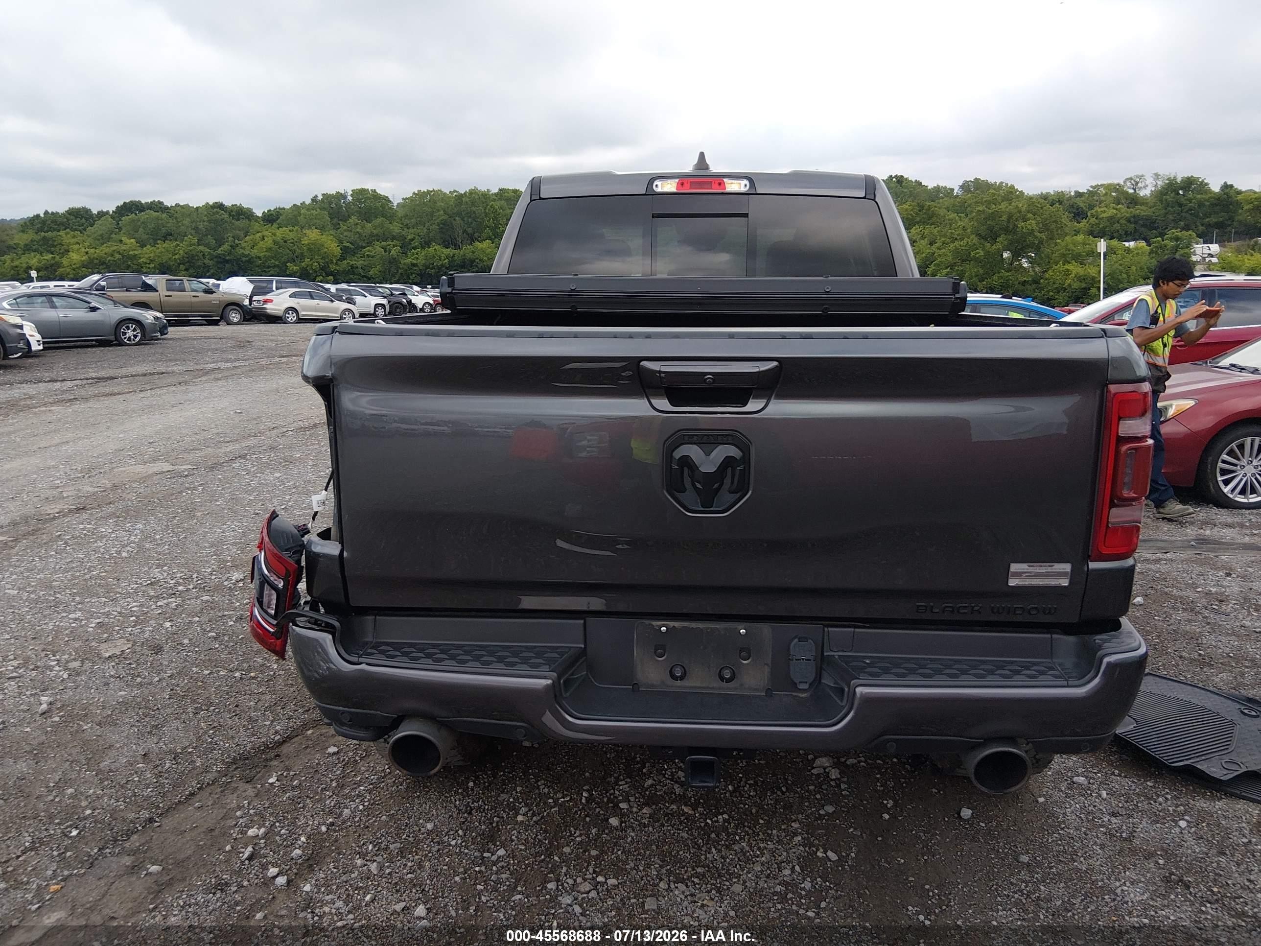 2024 Ram 1500 Laramie  4x4 5'7 Box Черный vin: 1C6SRFJT2RN227224