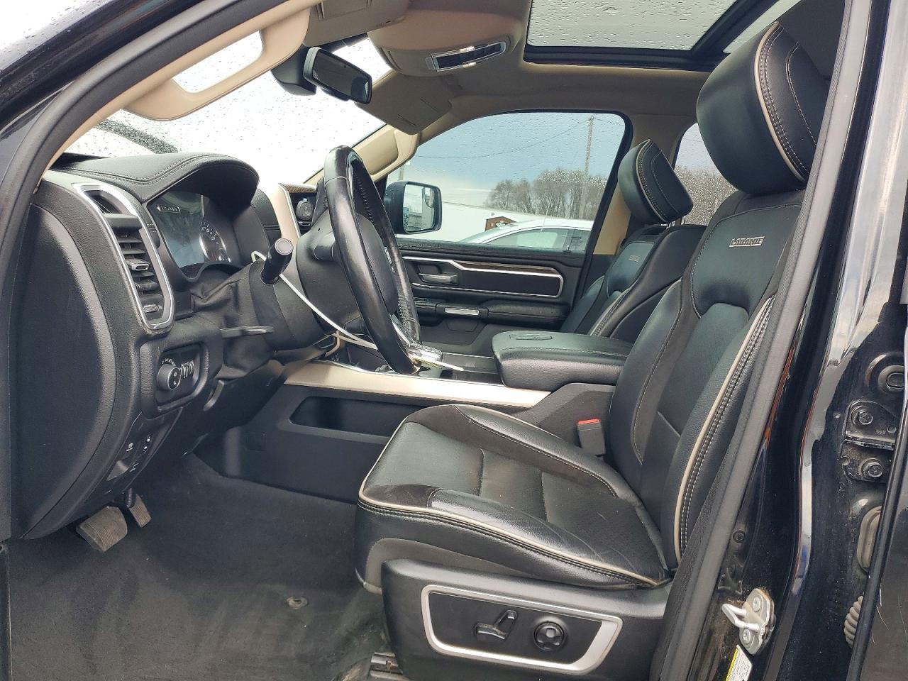 2020 Ram 1500 Laramie Black vin: 1C6SRFJT3LN288749