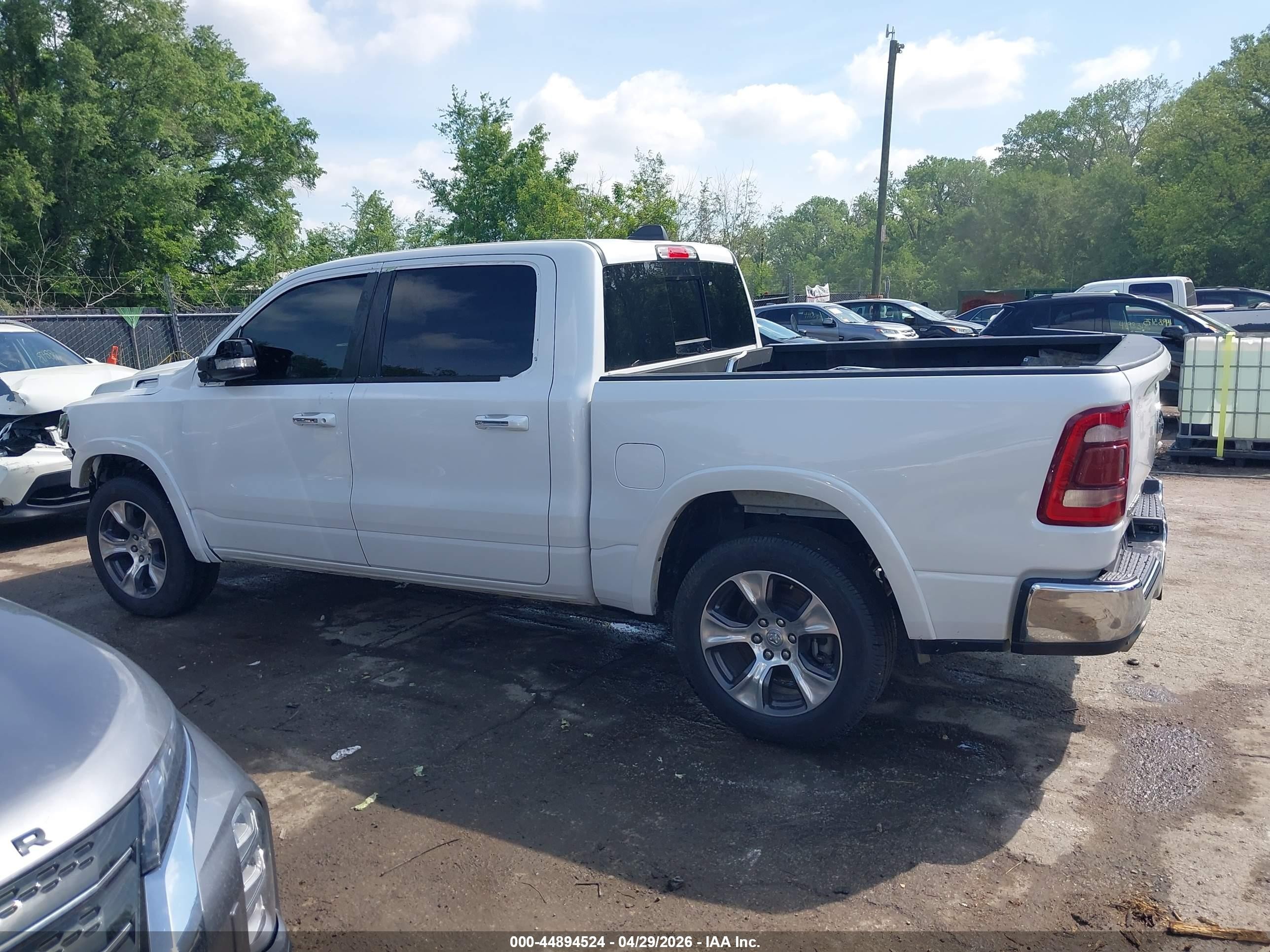 2022 Ram 1500 Laramie  4x4 5'7 Box White vin: 1C6SRFJT4NN208636