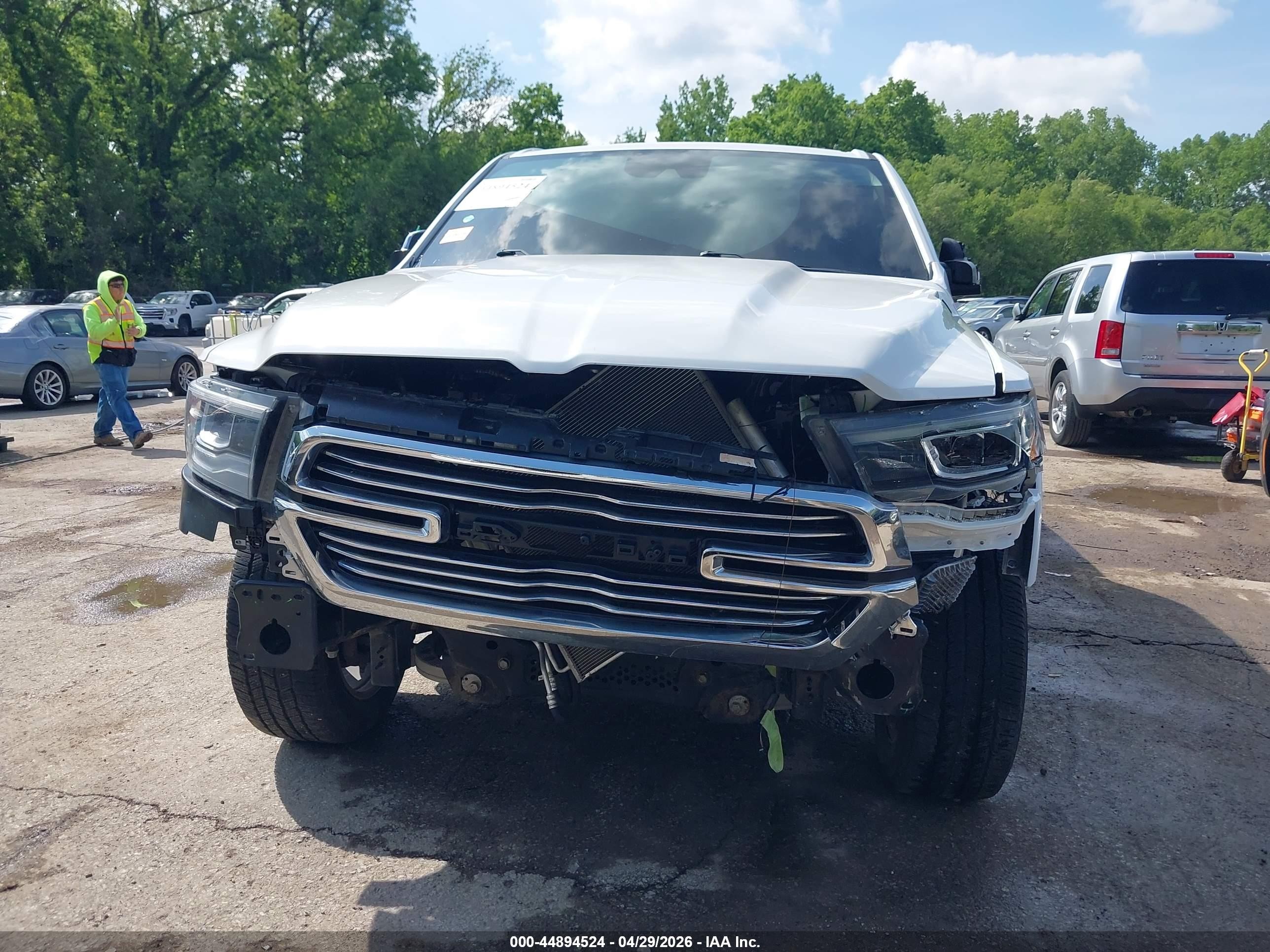 2022 Ram 1500 Laramie  4x4 5'7 Box White vin: 1C6SRFJT4NN208636