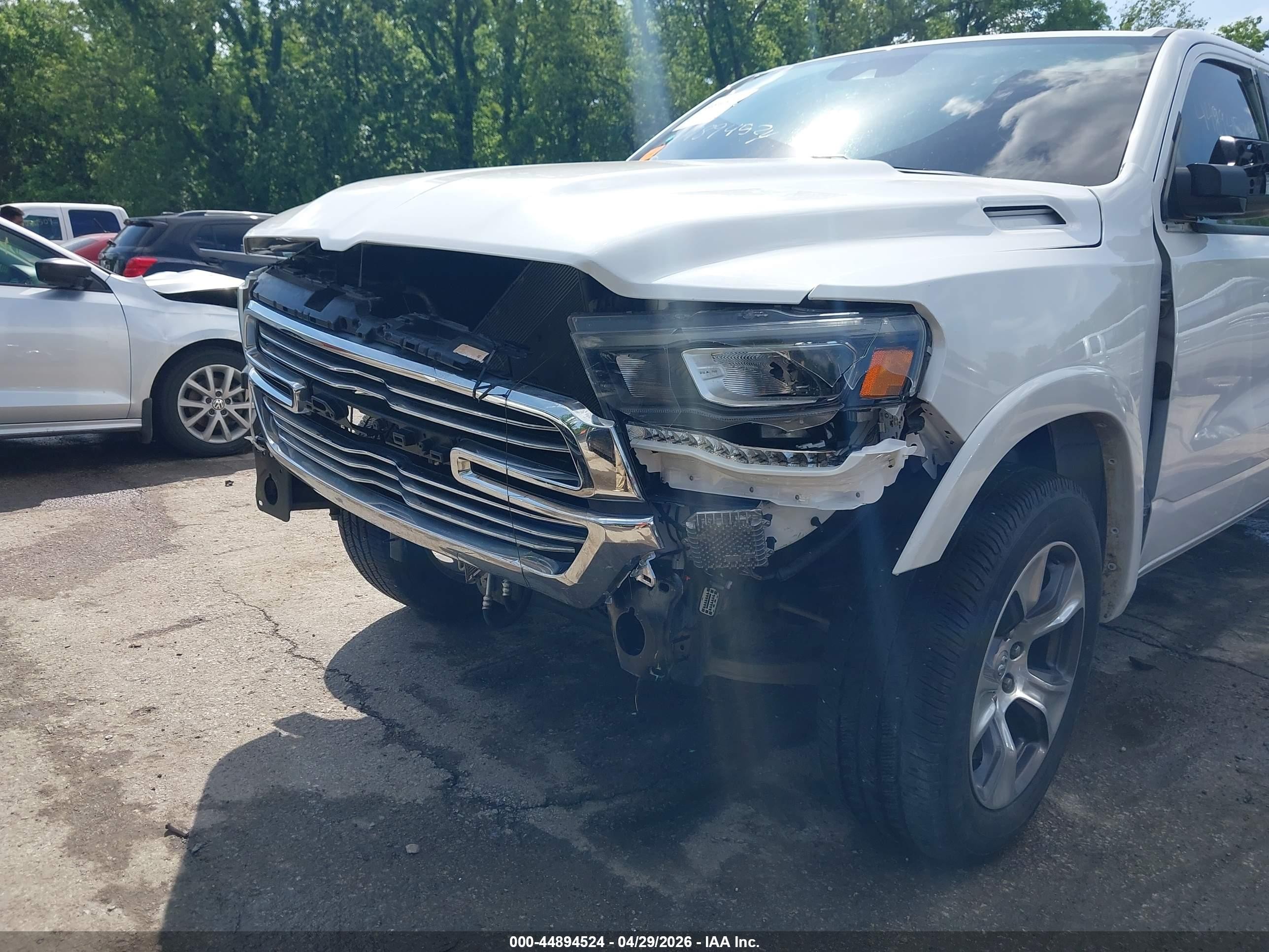 2022 Ram 1500 Laramie  4x4 5'7 Box White vin: 1C6SRFJT4NN208636