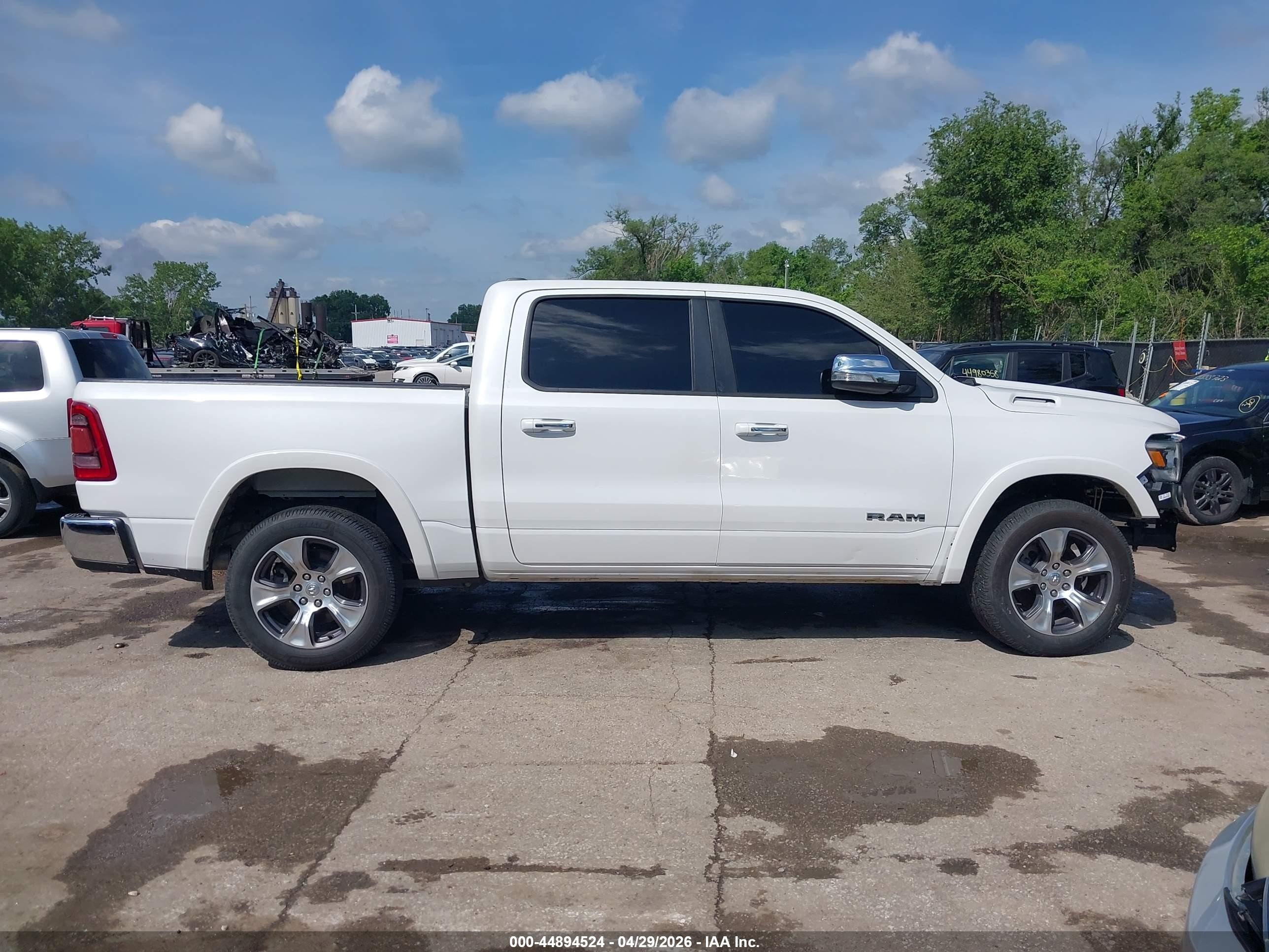 2022 Ram 1500 Laramie  4x4 5'7 Box White vin: 1C6SRFJT4NN208636