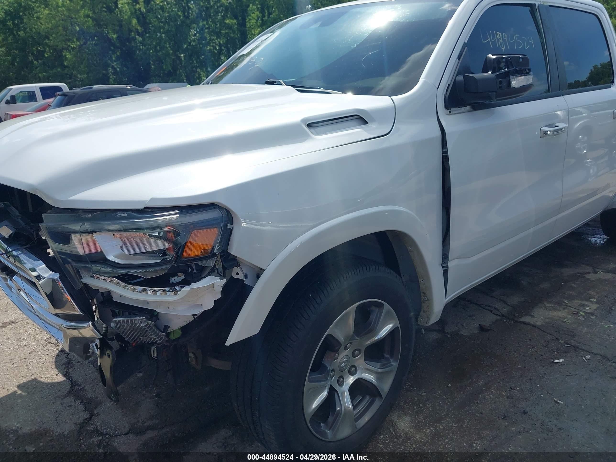 2022 Ram 1500 Laramie  4x4 5'7 Box White vin: 1C6SRFJT4NN208636