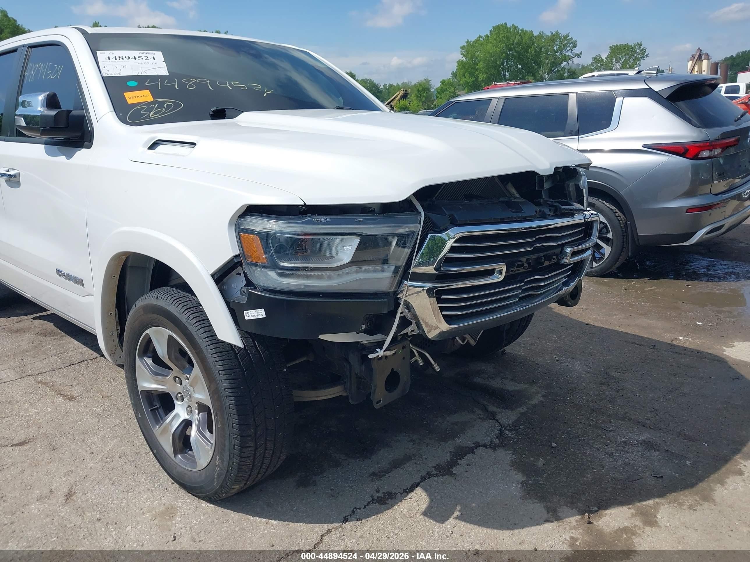 2022 Ram 1500 Laramie  4x4 5'7 Box White vin: 1C6SRFJT4NN208636