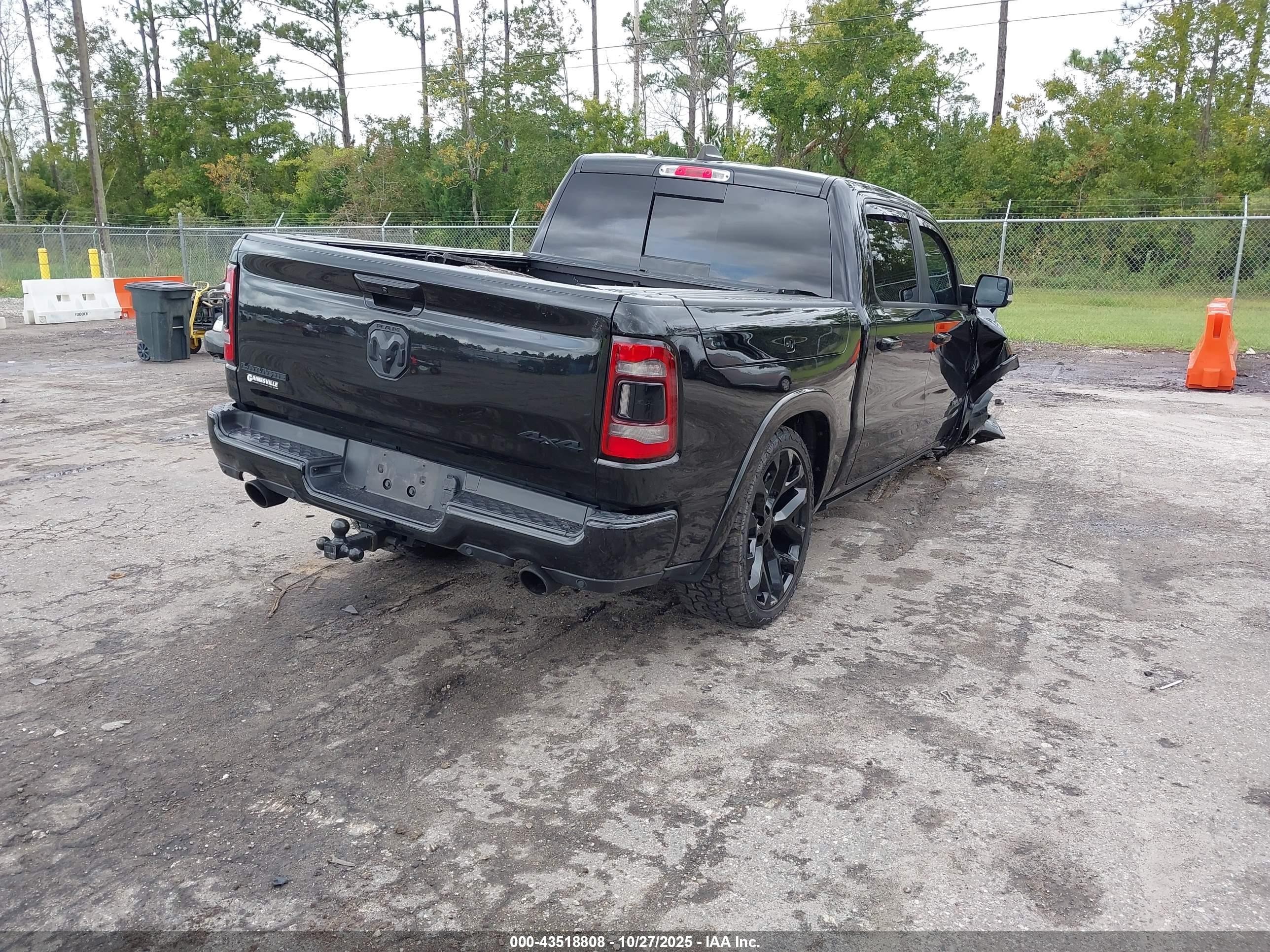 2022 Ram 1500 Laramie  4x4 5'7 Box Black vin: 1C6SRFJT4NN414006