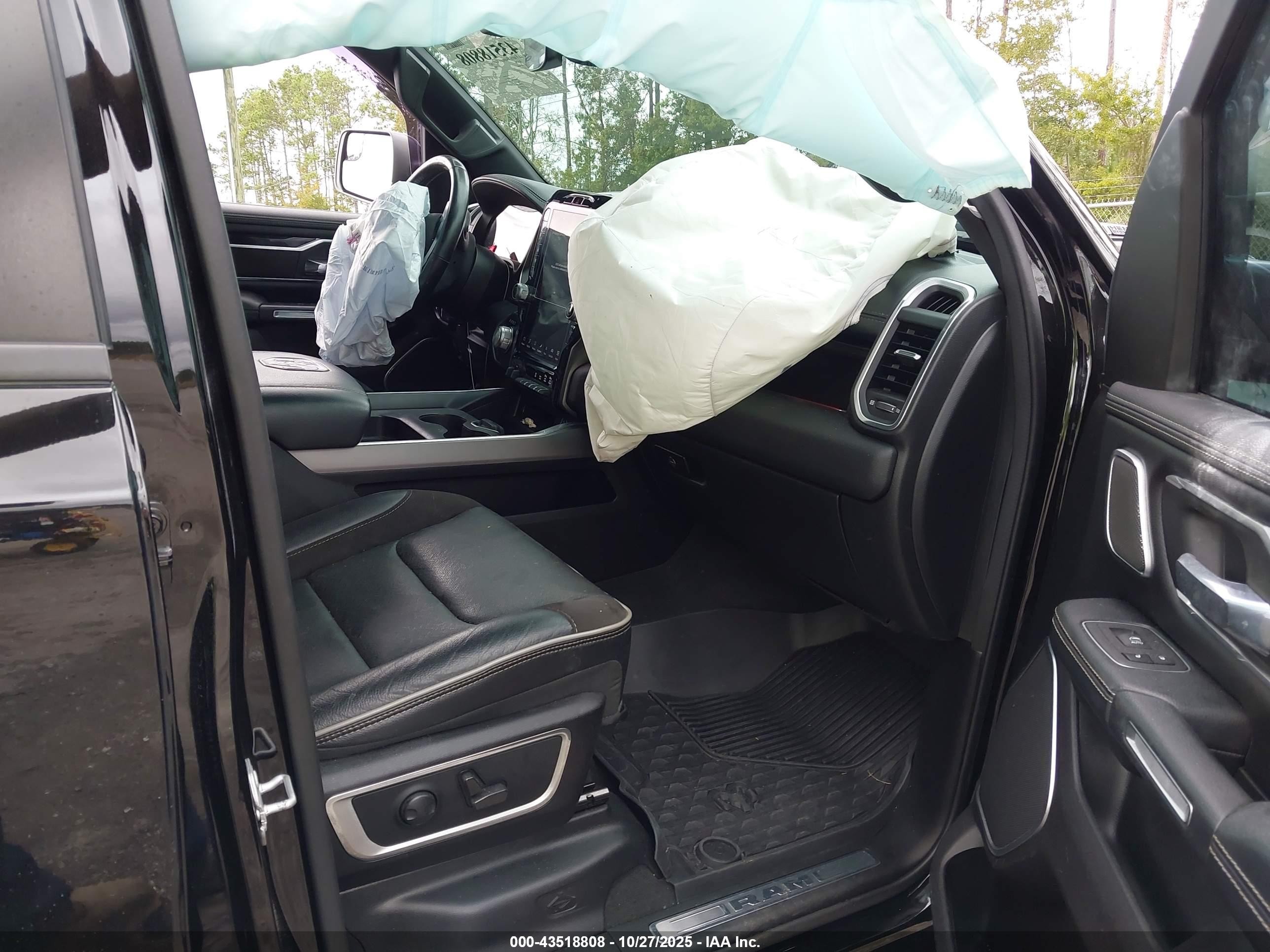 2022 Ram 1500 Laramie  4x4 5'7 Box Black vin: 1C6SRFJT4NN414006