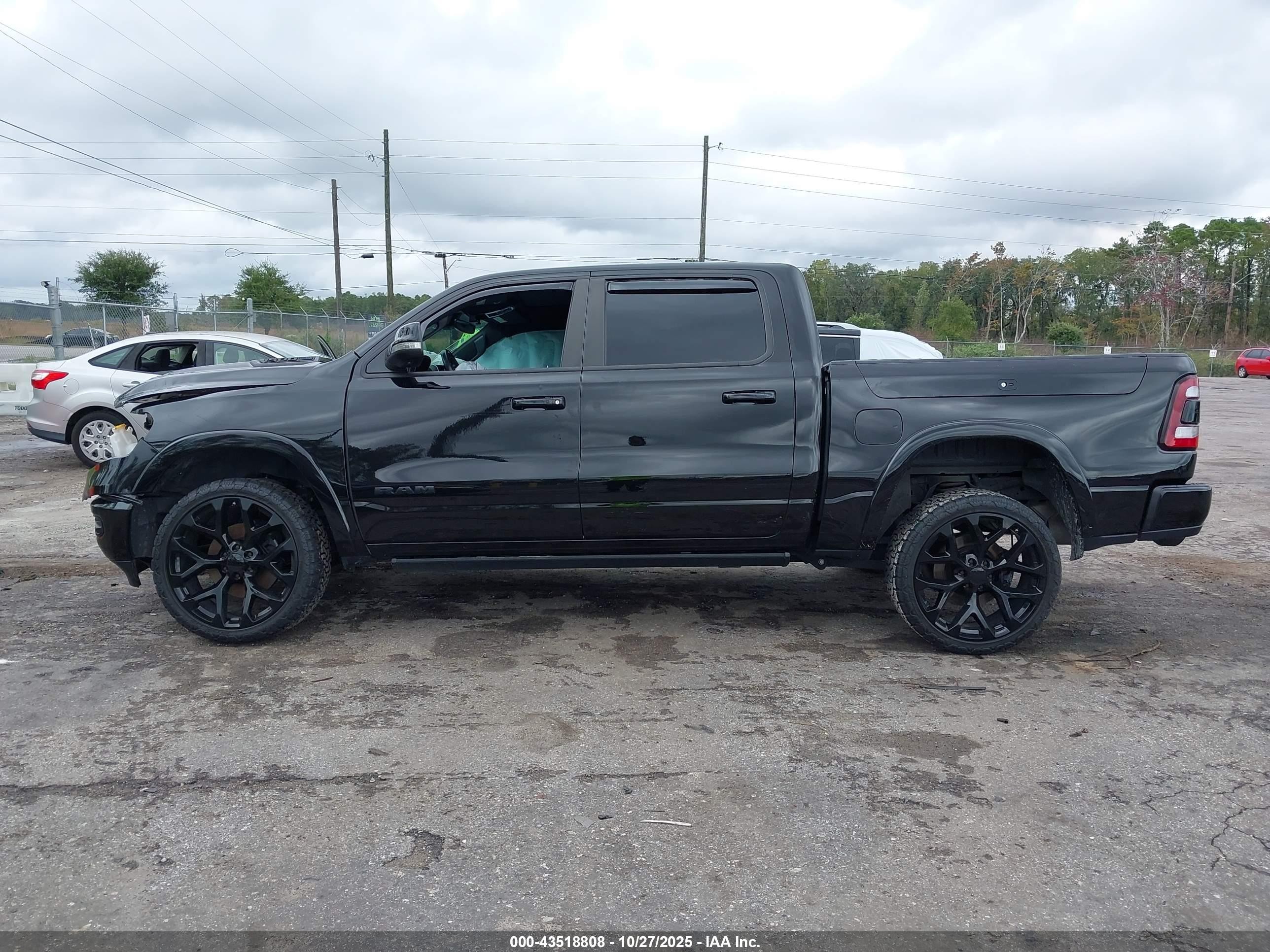 2022 Ram 1500 Laramie  4x4 5'7 Box Black vin: 1C6SRFJT4NN414006