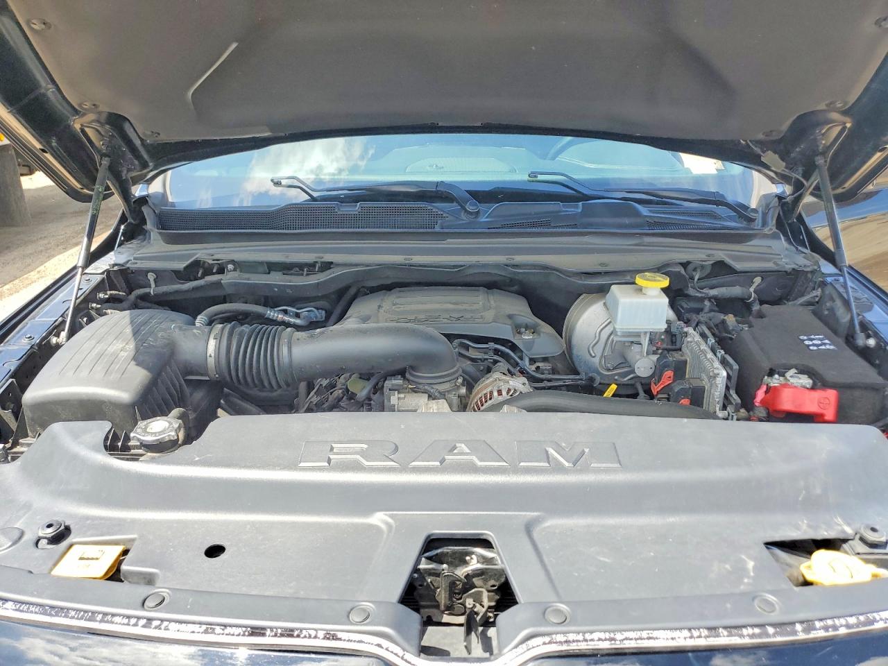 2019 Ram 1500 Laramie Black vin: 1C6SRFJT5KN883679