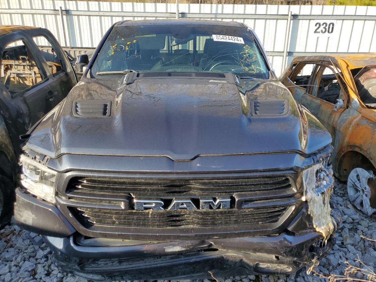 2020 Ram 1500 Laramie Gray vin: 1C6SRFJT5LN335778