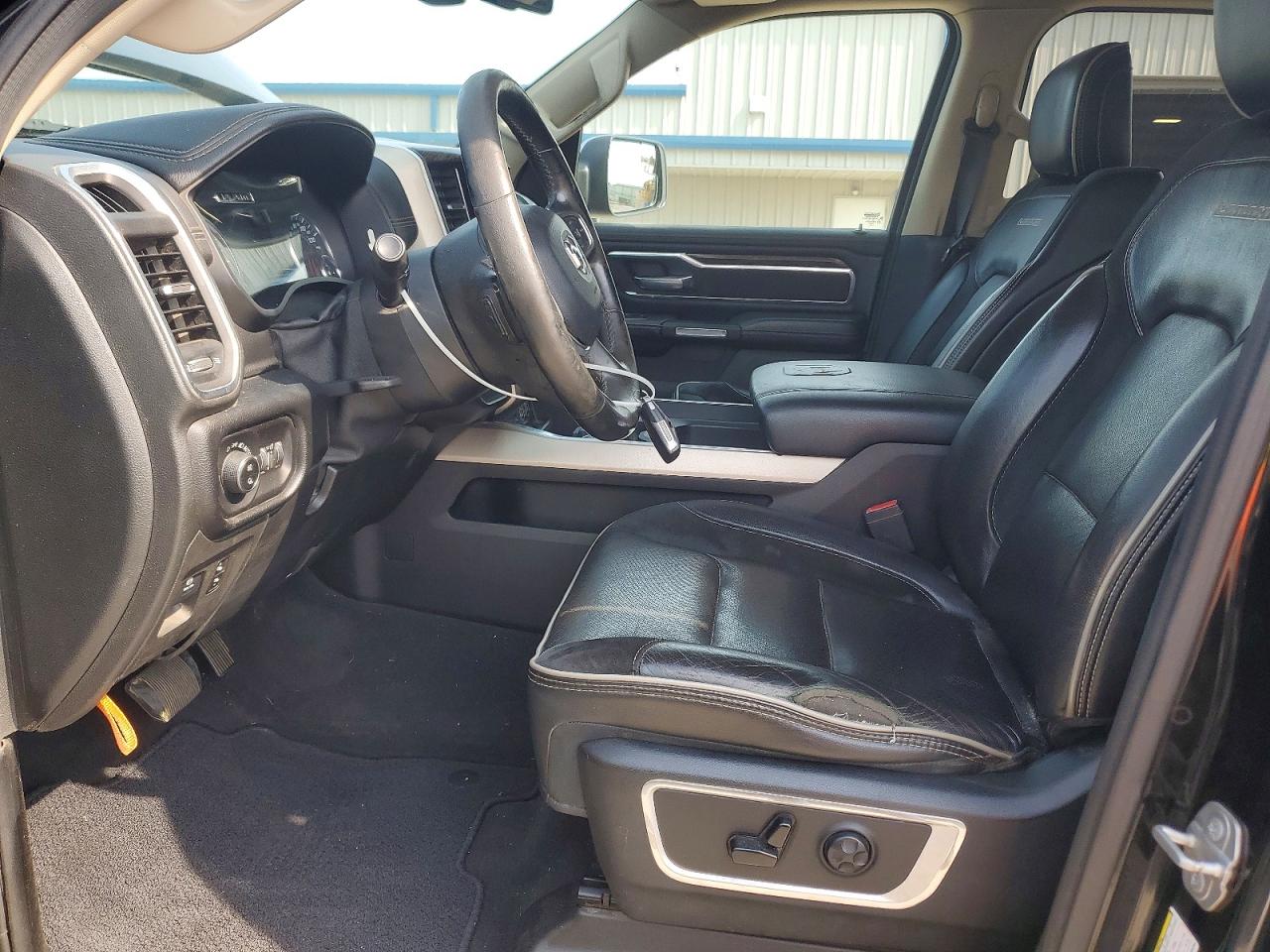 2019 Ram 1500 Laramie Black vin: 1C6SRFJT7KN595484