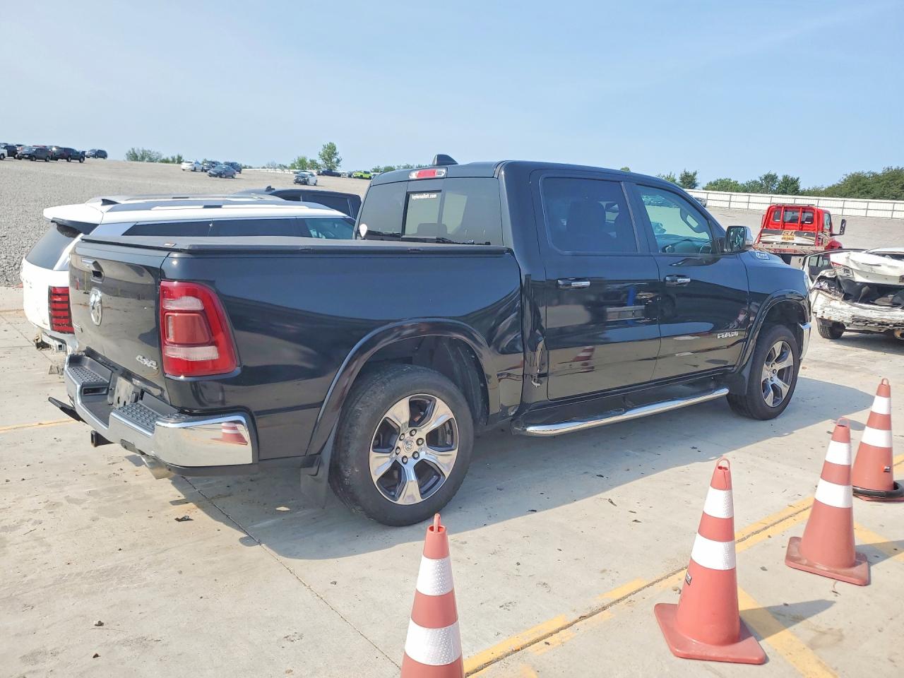 2019 Ram 1500 Laramie Black vin: 1C6SRFJT7KN595484