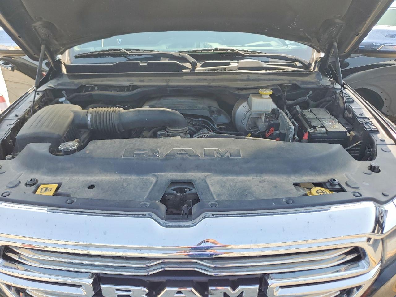 2019 Ram 1500 Laramie Black vin: 1C6SRFJT7KN595484
