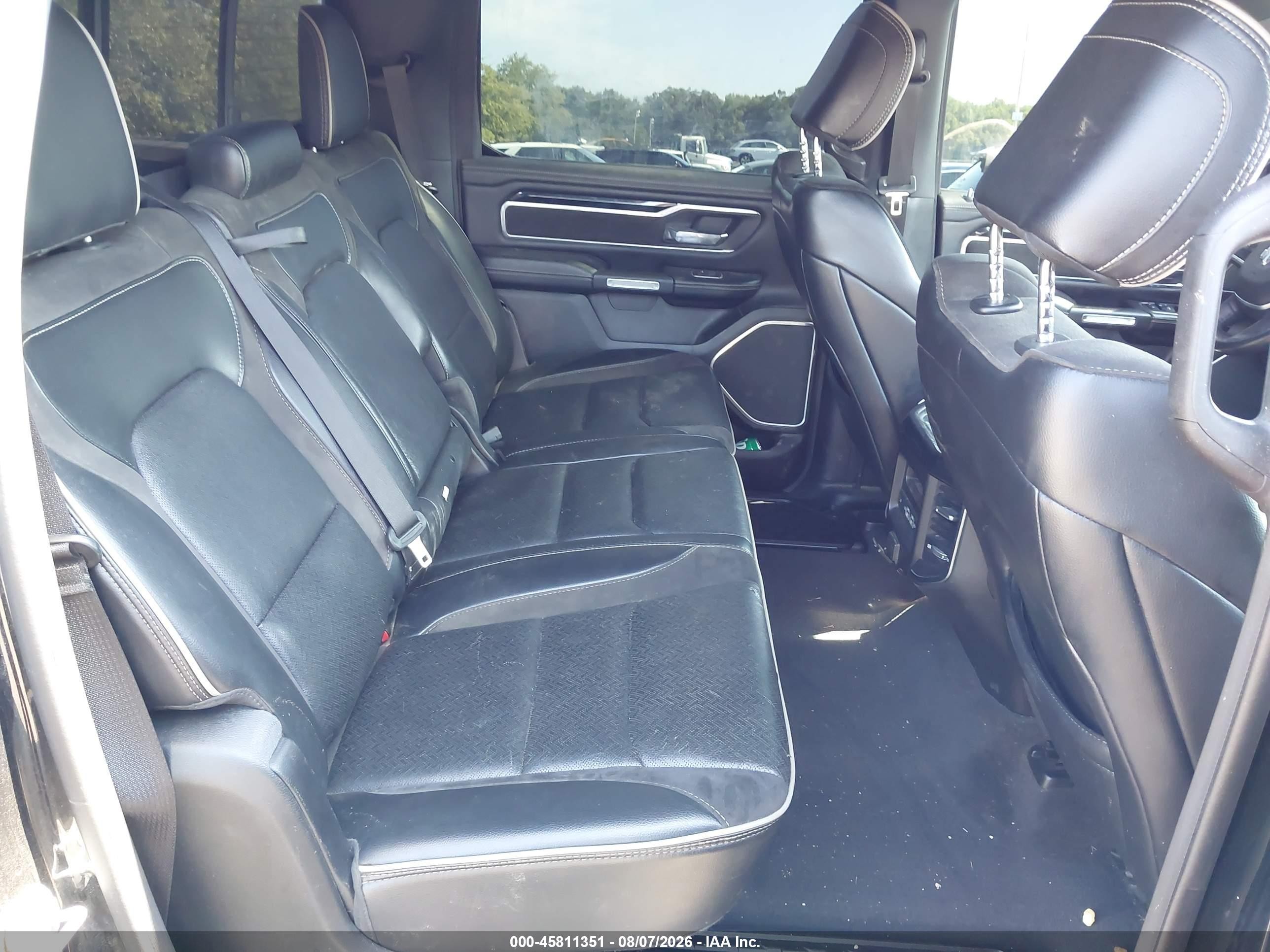 2022 Ram 1500 Laramie  4x4 5'7 Box Black vin: 1C6SRFJT7NN285906