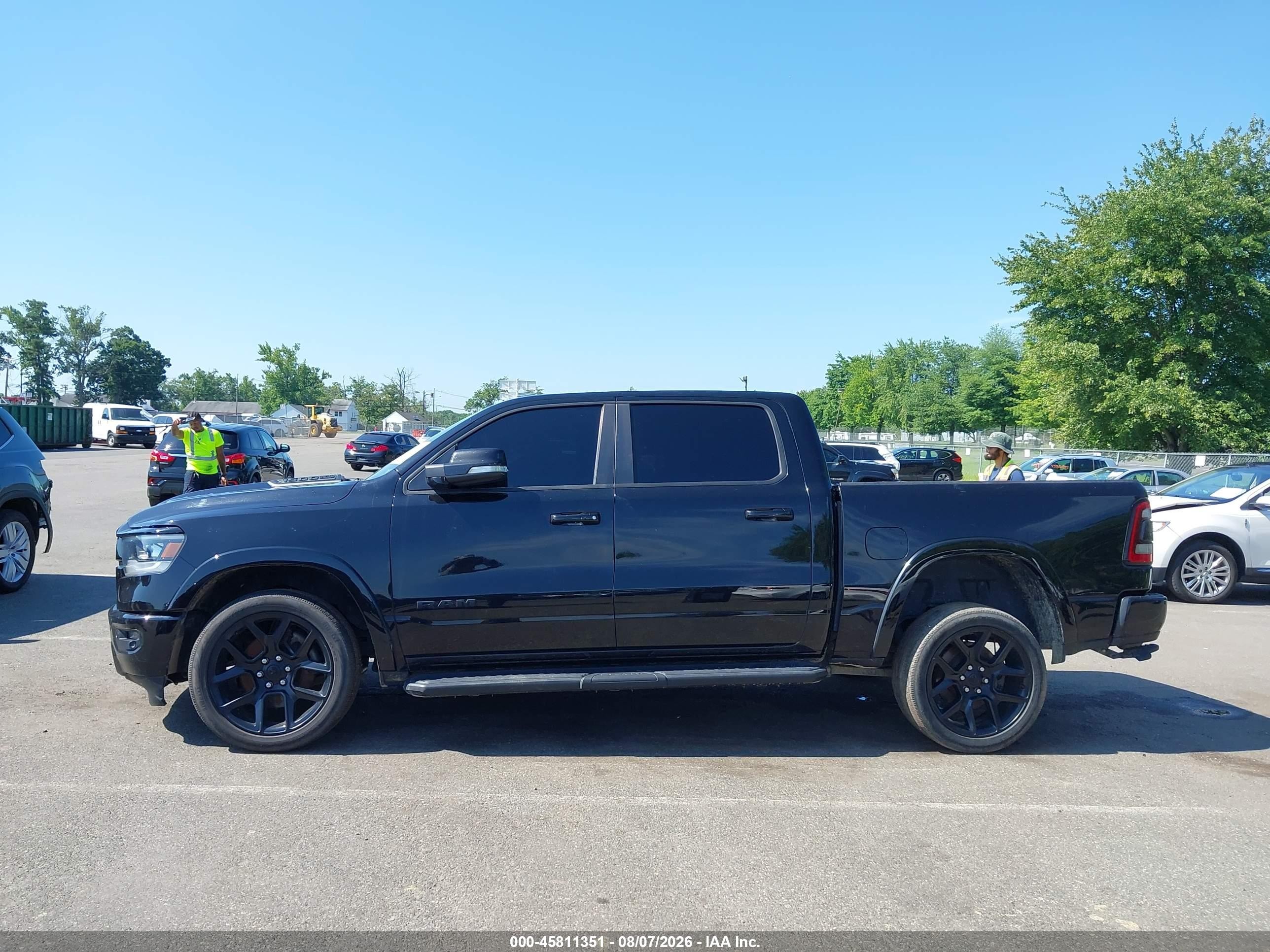2022 Ram 1500 Laramie  4x4 5'7 Box Black vin: 1C6SRFJT7NN285906