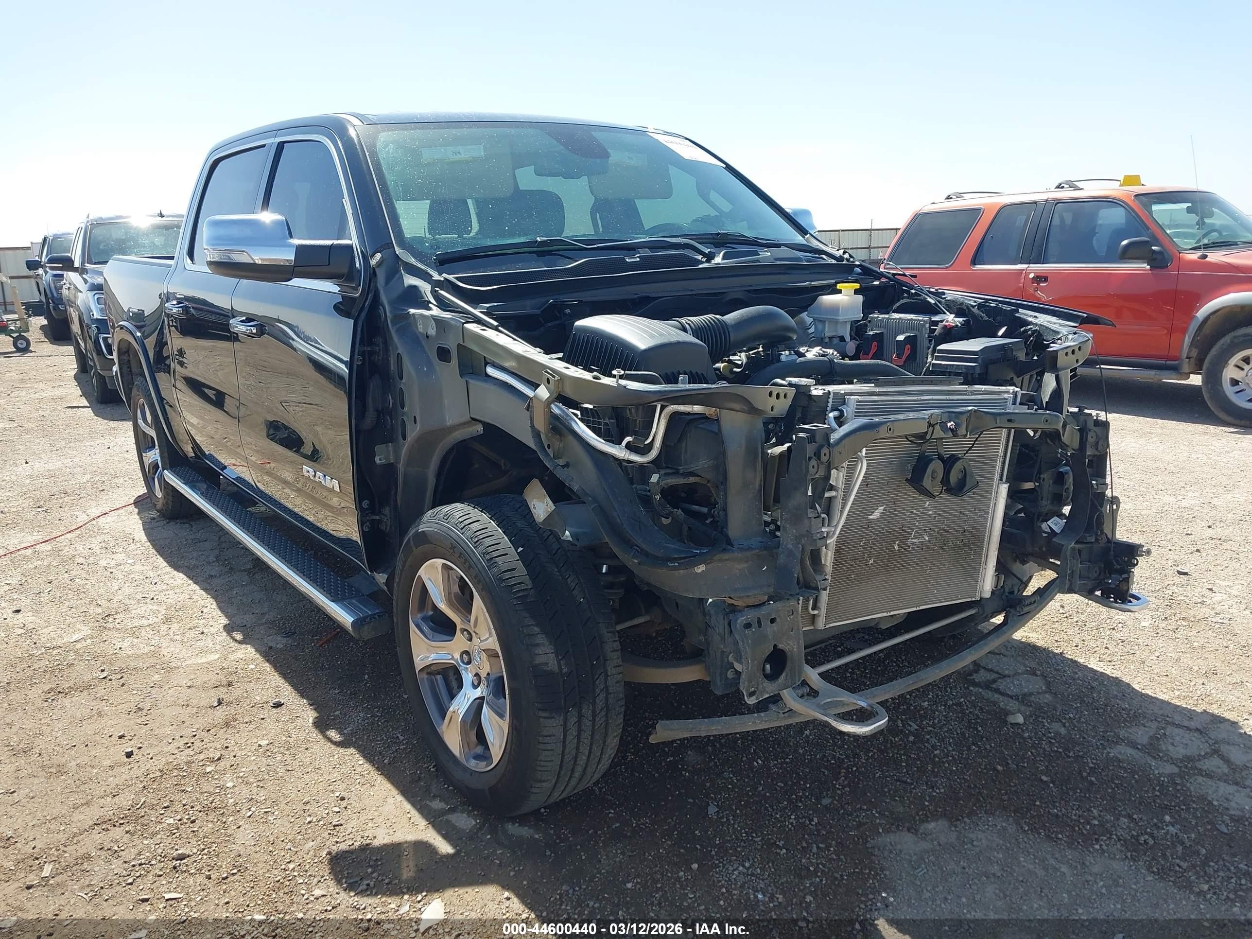 2020 Ram 1500 Laramie  4x4 5'7 Box Black vin: 1C6SRFJT8LN379032