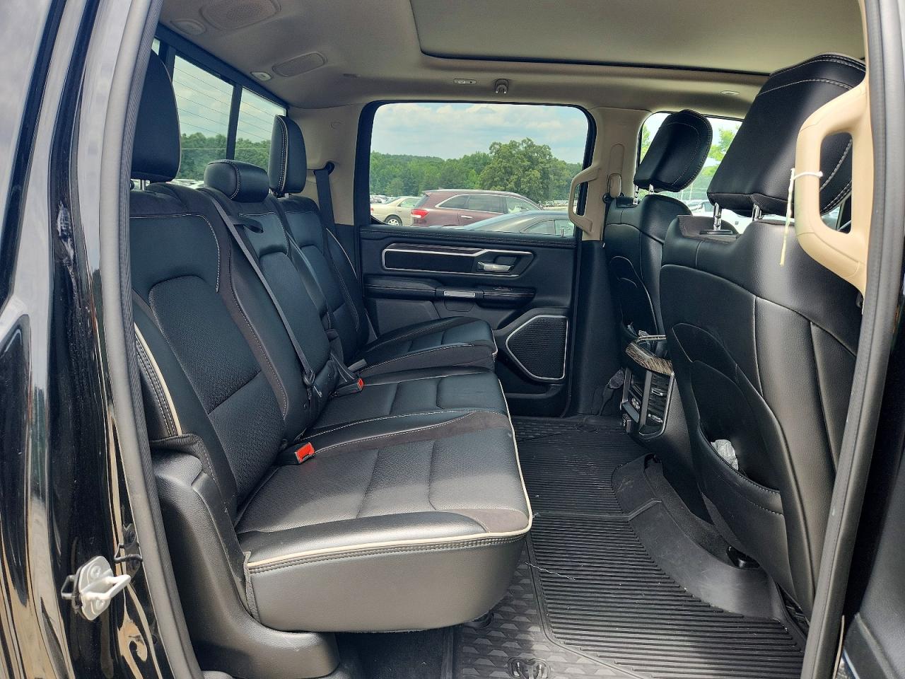 2020 Ram 1500 Laramie Black vin: 1C6SRFJTXLN328891