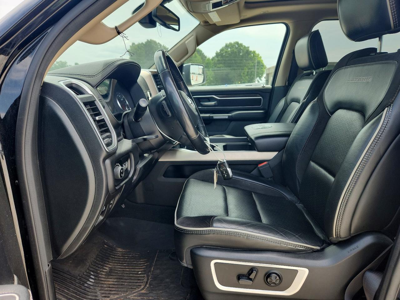 2020 Ram 1500 Laramie Black vin: 1C6SRFJTXLN328891