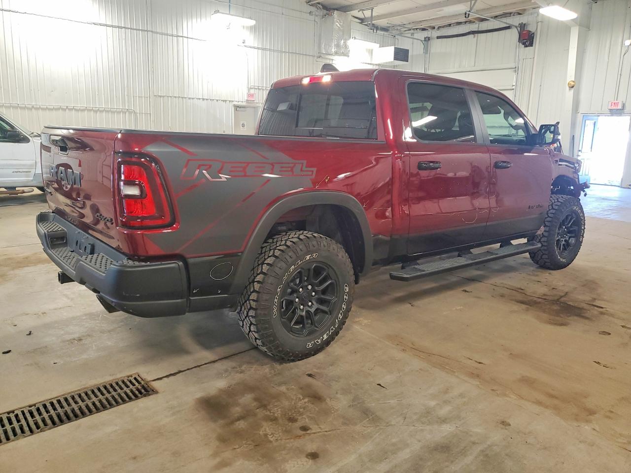 2026 Ram 1500 Rebel Burgundy vin: 1C6SRFLP8TN215232