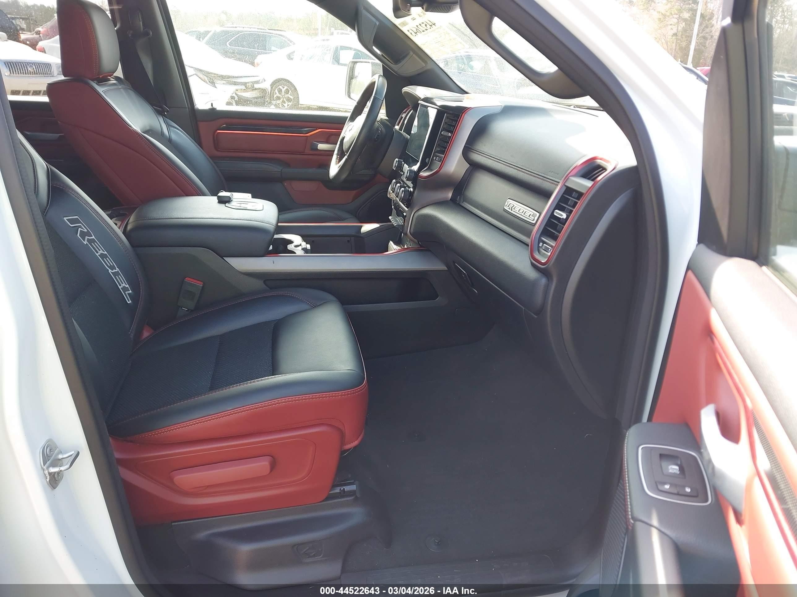2022 Ram 1500 Rebel  4x4 5'7 Box Белый vin: 1C6SRFLT3NN405472