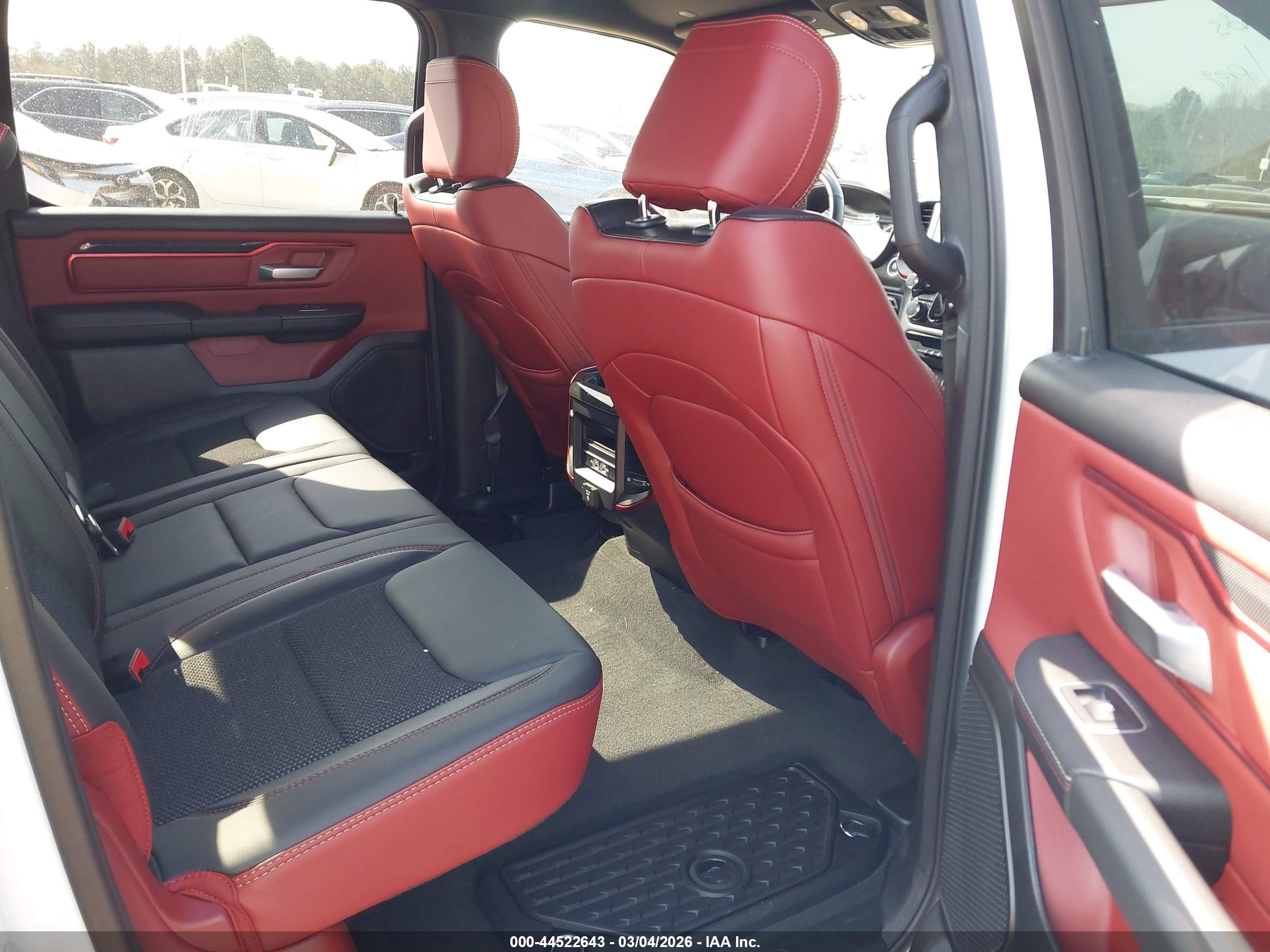 2022 Ram 1500 Rebel  4x4 5'7 Box Белый vin: 1C6SRFLT3NN405472