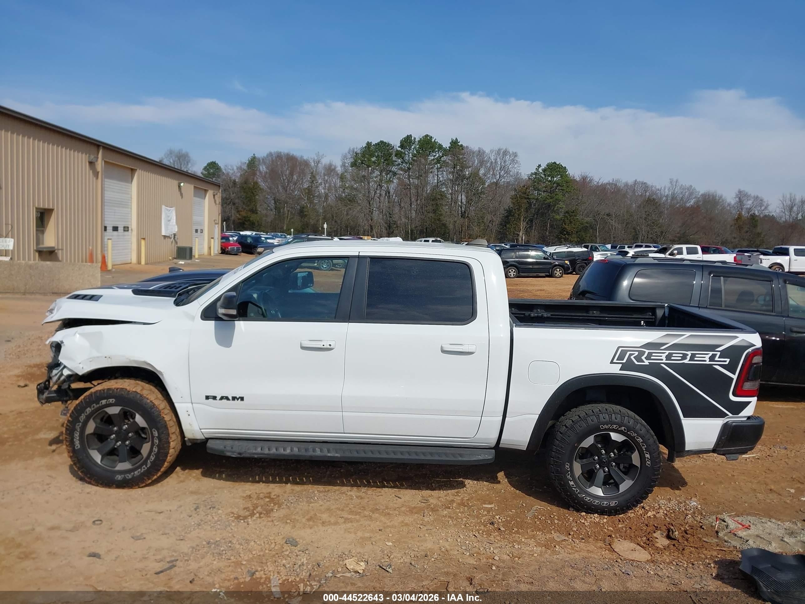 2022 Ram 1500 Rebel  4x4 5'7 Box Белый vin: 1C6SRFLT3NN405472