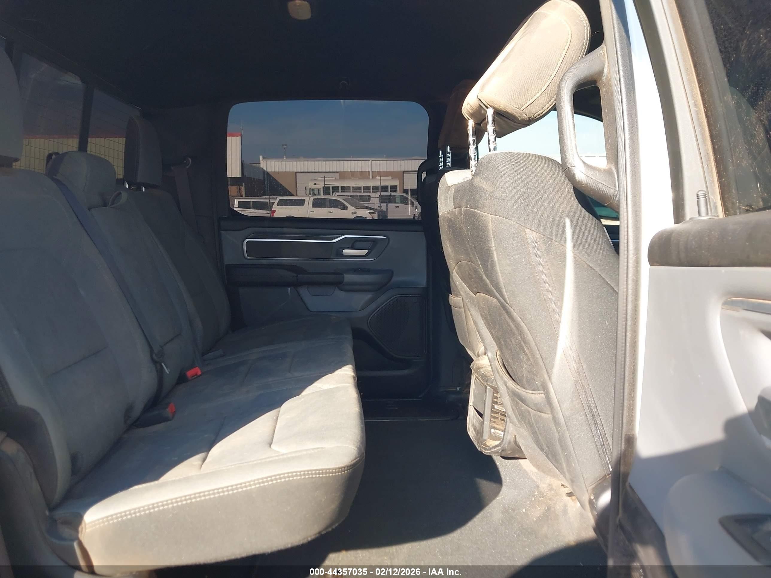 2022 Ram 1500 Big Horn  4x4 6'4 Box White vin: 1C6SRFMT0NN246375