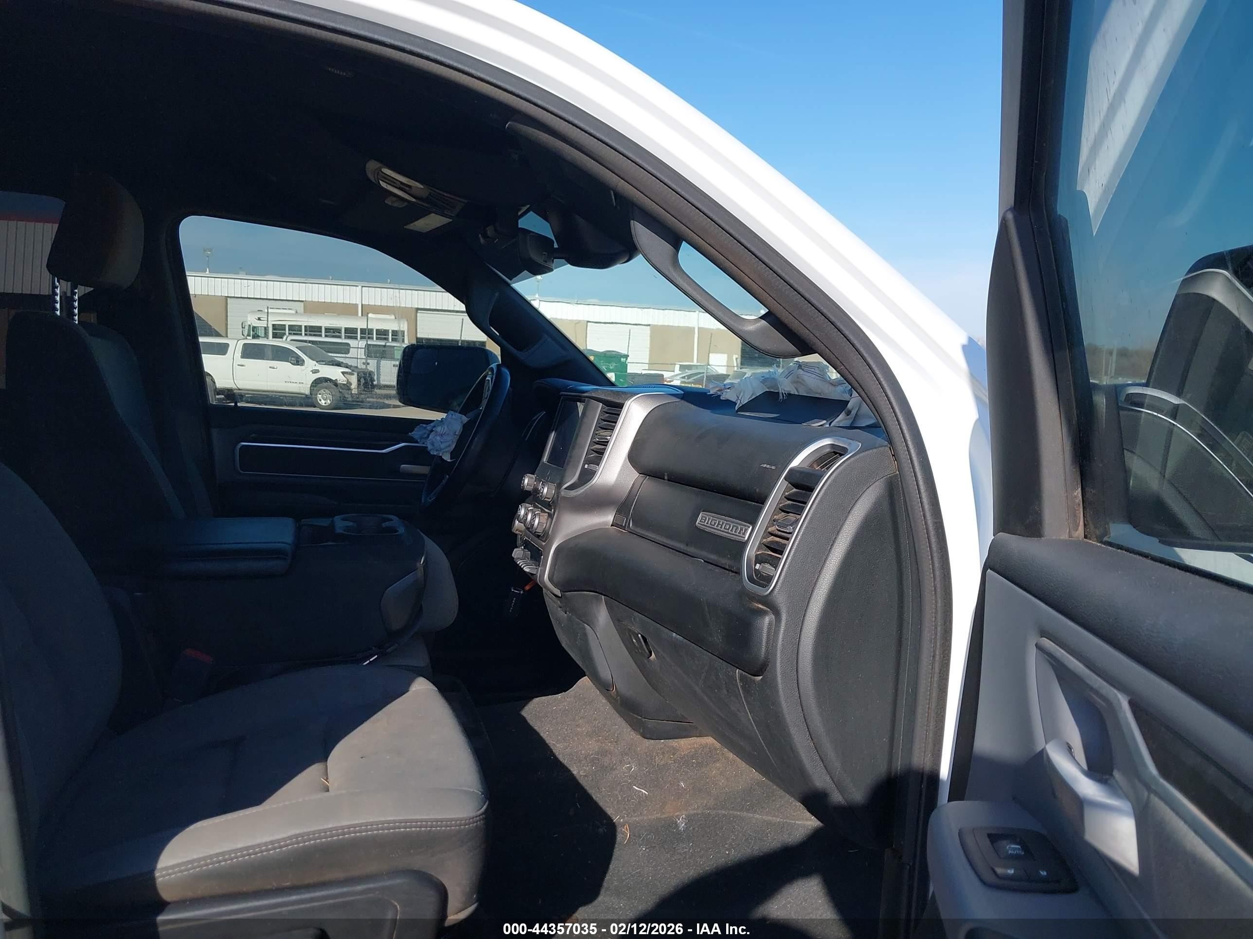 2022 Ram 1500 Big Horn  4x4 6'4 Box White vin: 1C6SRFMT0NN246375