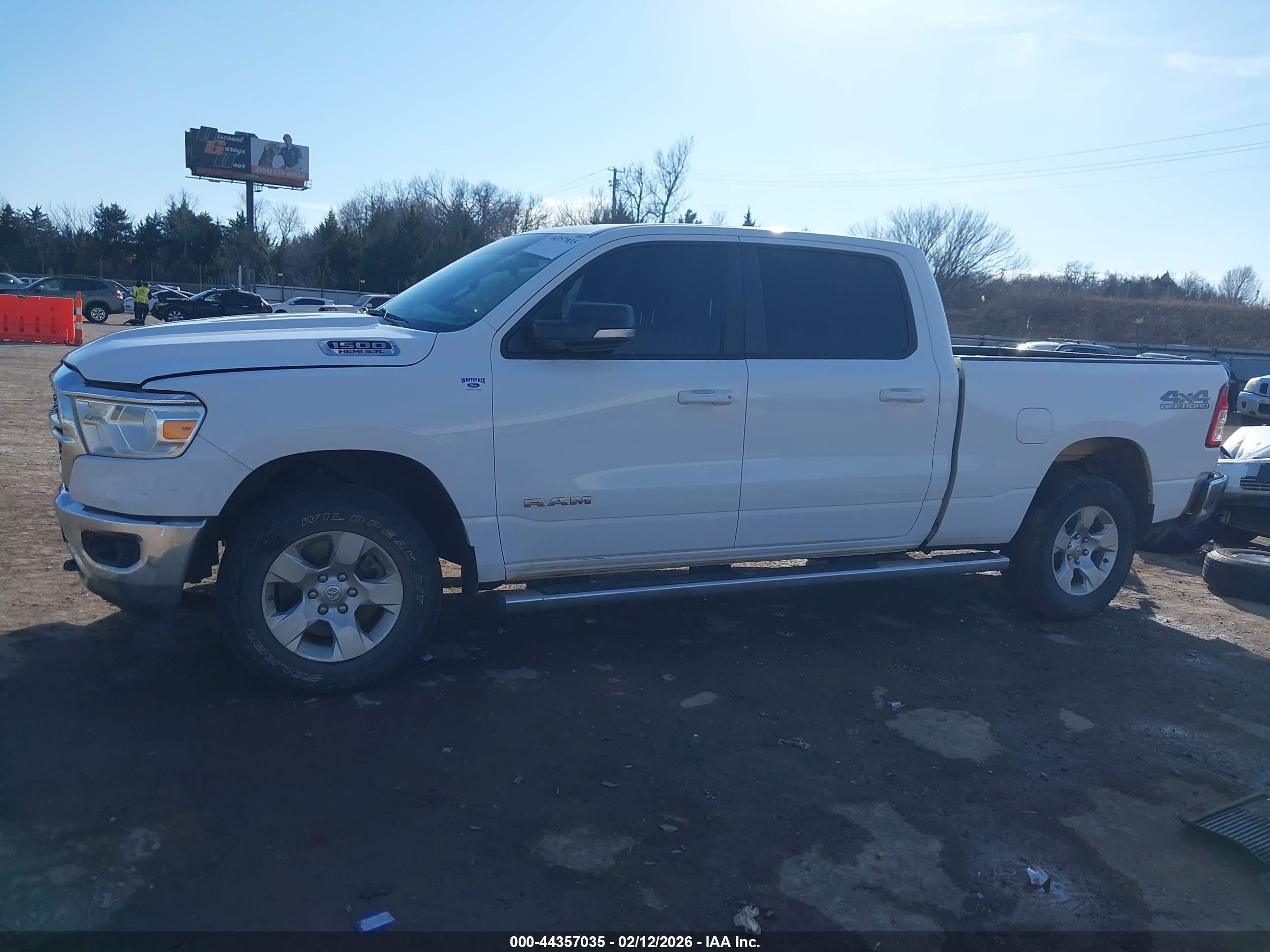 2022 Ram 1500 Big Horn  4x4 6'4 Box White vin: 1C6SRFMT0NN246375