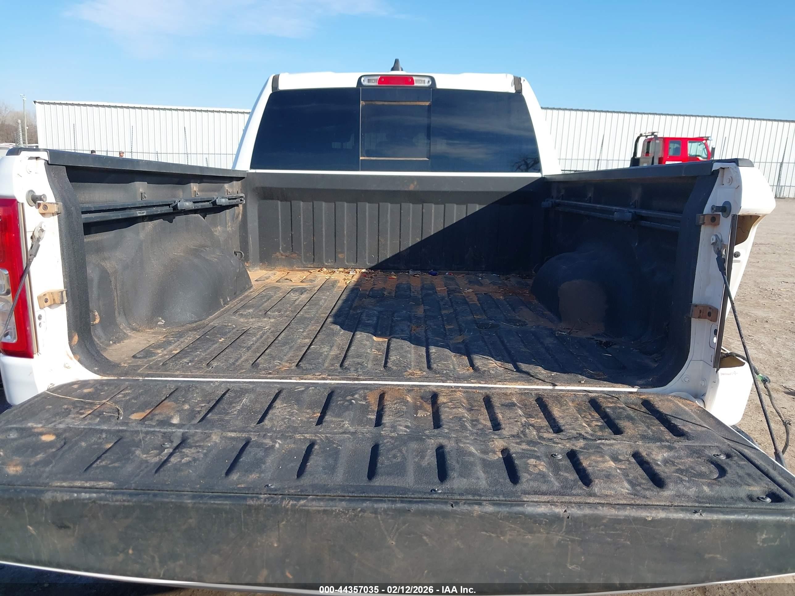 2022 Ram 1500 Big Horn  4x4 6'4 Box White vin: 1C6SRFMT0NN246375