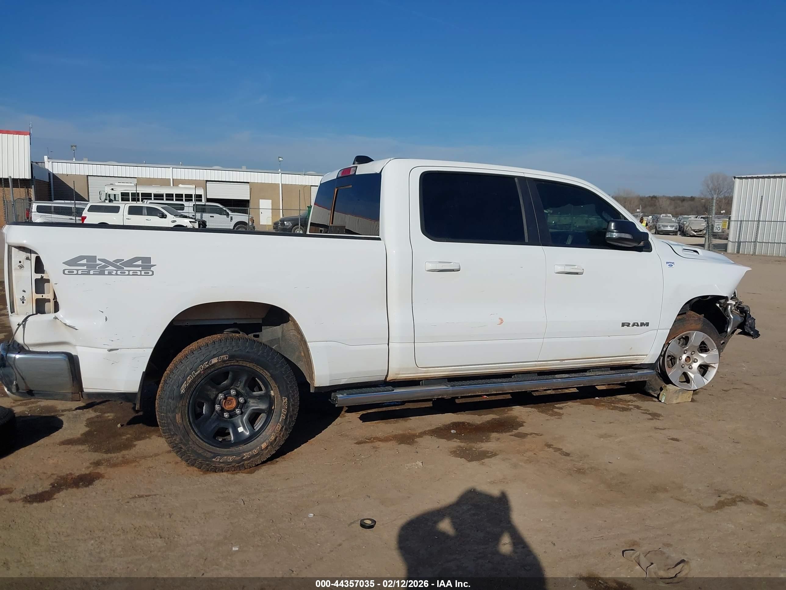 2022 Ram 1500 Big Horn  4x4 6'4 Box White vin: 1C6SRFMT0NN246375